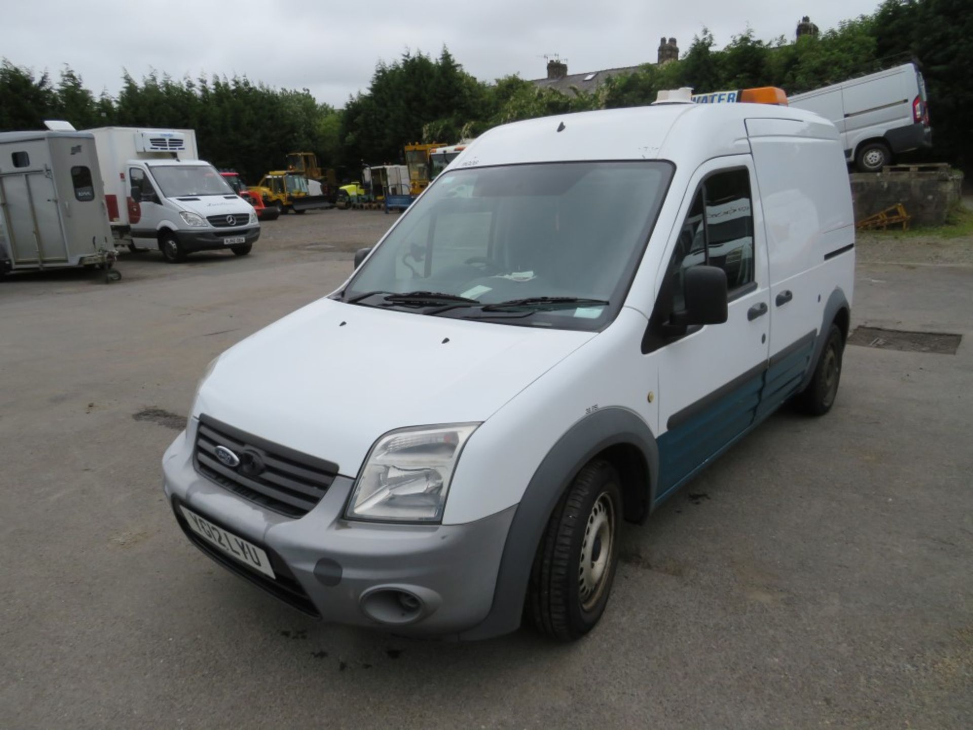 12 reg FORD TRANSIT CONNECT 90 T230 (DIRECT UNITED UTILITIES WATER) 1ST REG 03/12, TEST 10/20, - Image 2 of 5