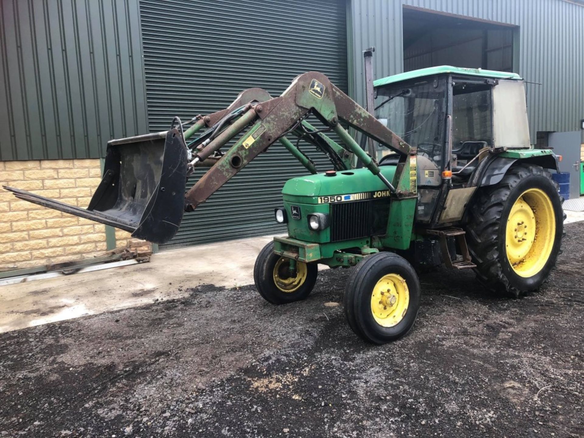 H reg JOHN DEERE 1950 TRACTOR C/W JD175 POWER LOADER & MUCK FORK (LOCATION SHEFFIELD) 6242 HOURS, NO - Image 3 of 5