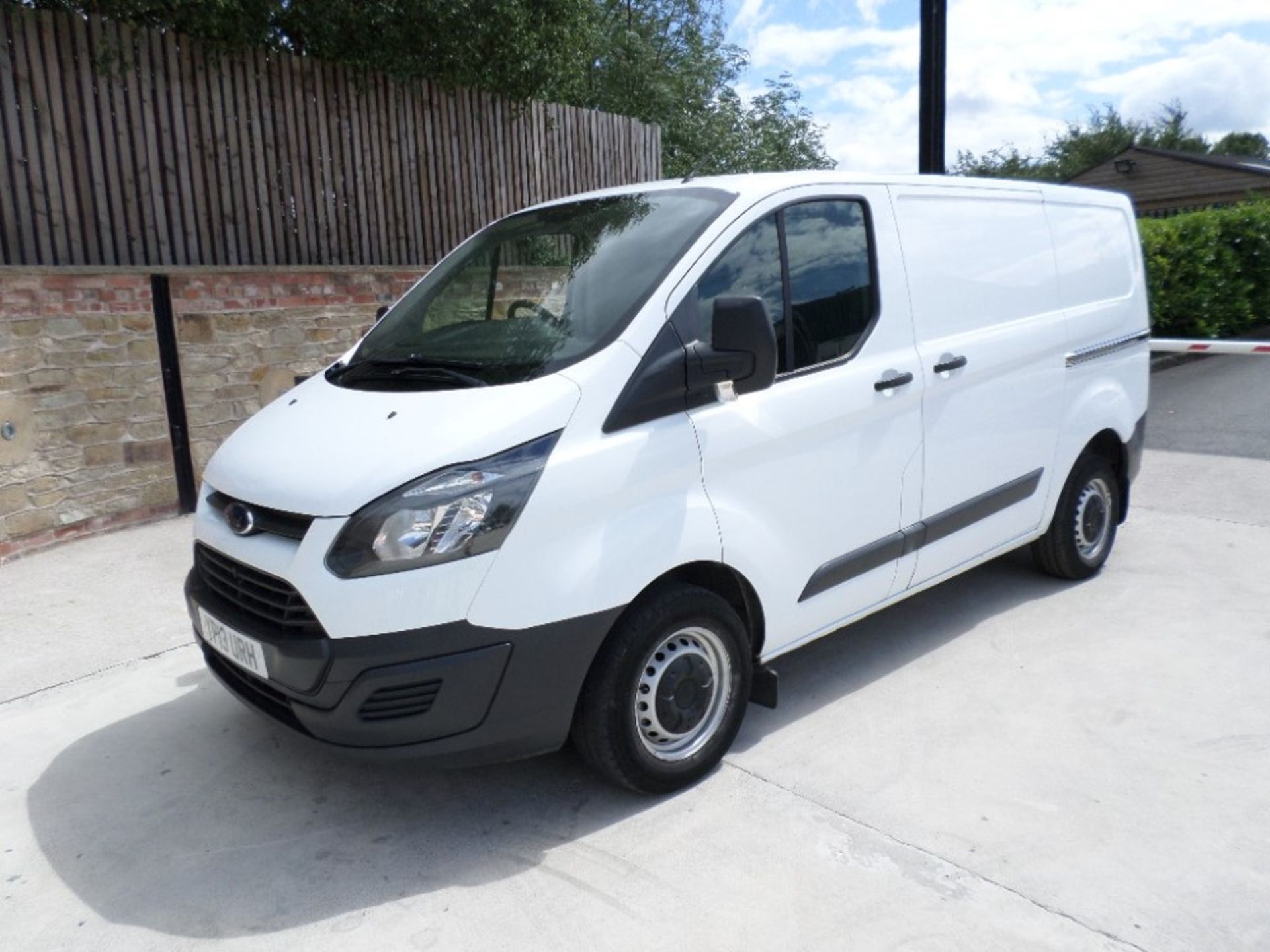 13 reg FORD TRANSIT CUSTOM 2.2 TDCI 100 270 (LOCATION SHEFFIELD) 1ST REG 08/13, 129746M, V5 HERE, - Image 2 of 6