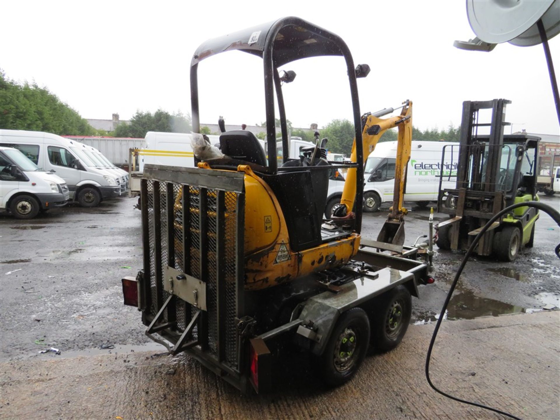 2010 JCB 801.4 MINI DIGGER C/W TRAILER (DIRECT ELECTRICITY NW) 2708 HOURS [+ VAT] - Image 4 of 4