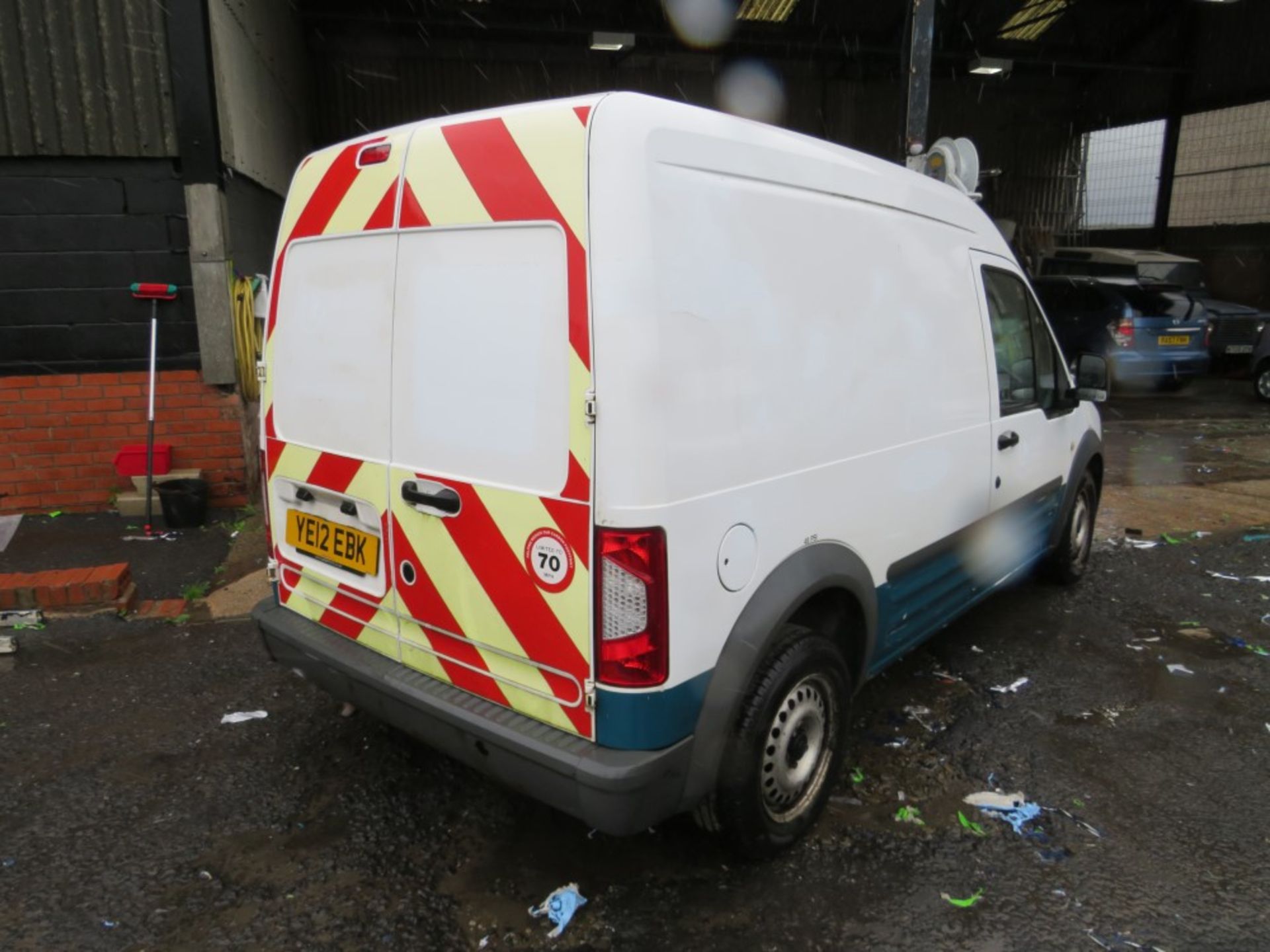 12 reg FORD TRANSIT CONNECT 90 T230 (DIRECT UNITED UTILITIES WATER) 1ST REG 05/12, TEST 01/21, V5 - Image 4 of 6