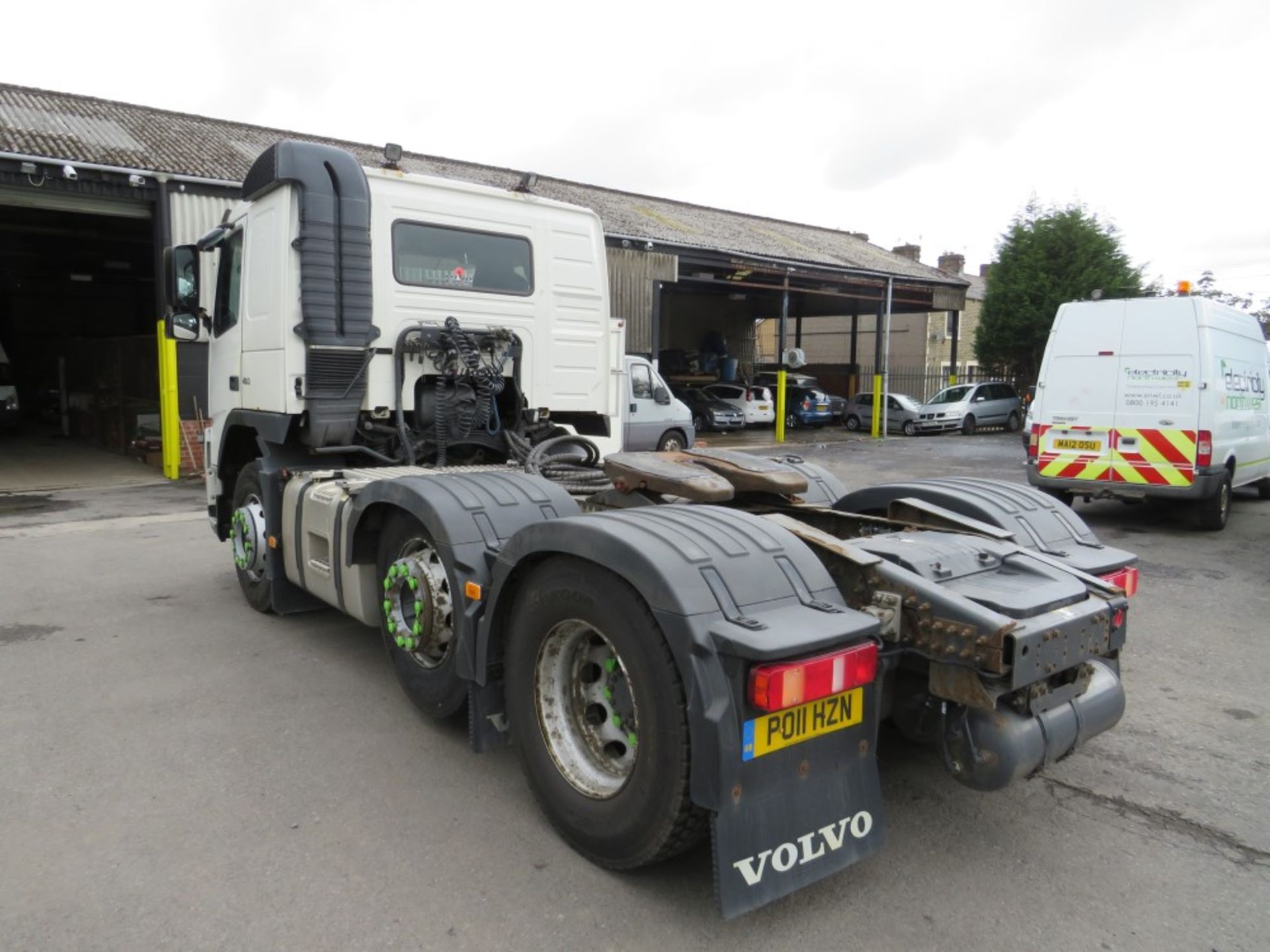 11 reg VOLVO FM460 TRACTOR UNIT (DIRECT UNITED UTILITIES WATER) 1ST REG 06/11, TEST 09/20, 549348KM, - Image 3 of 5