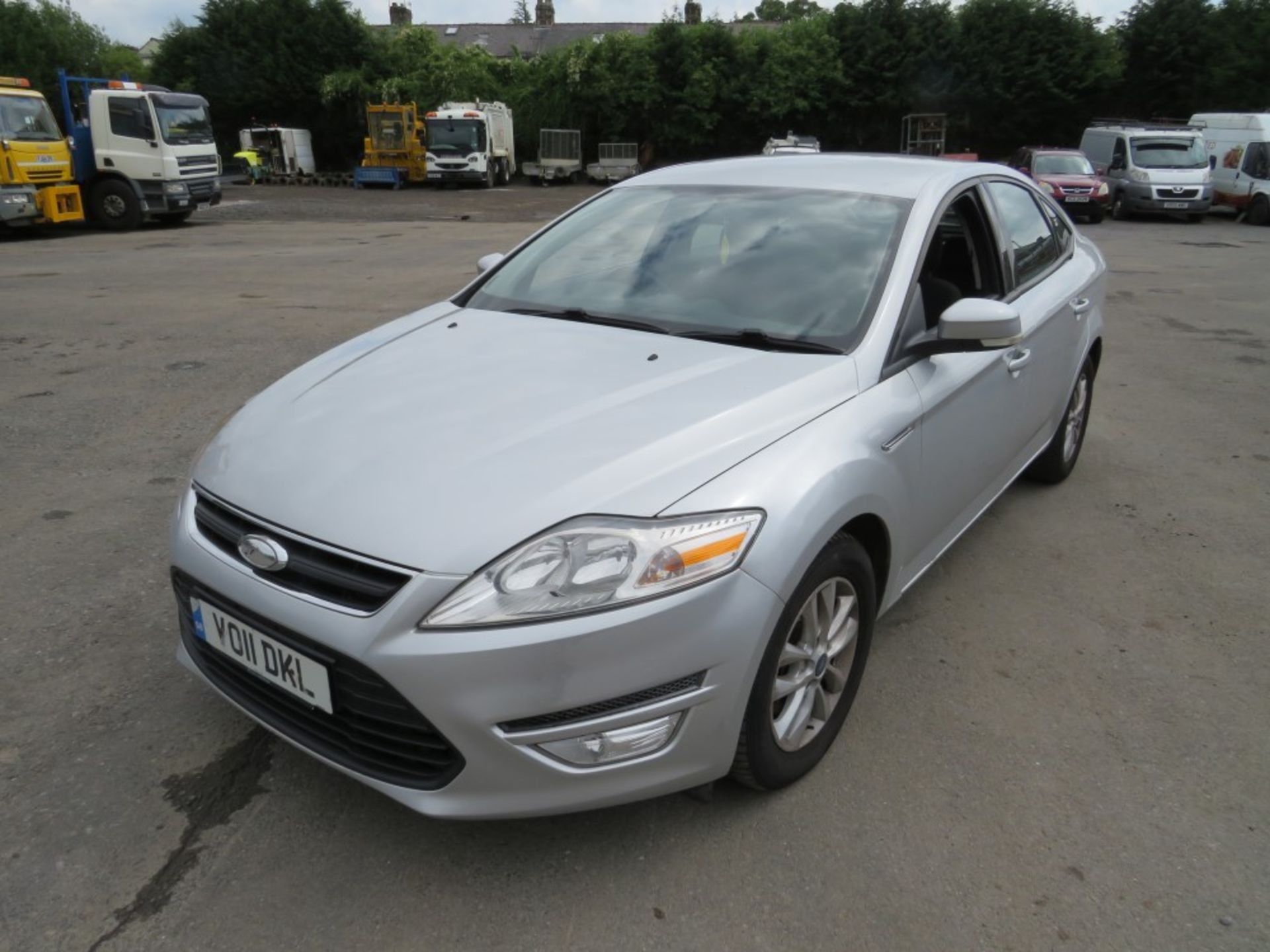 11 reg FORD MONDEO TDI ZETEC, 1ST REG 03/11, TEST 04/21, 204195M, NO V5 [NO VAT] - Image 2 of 5