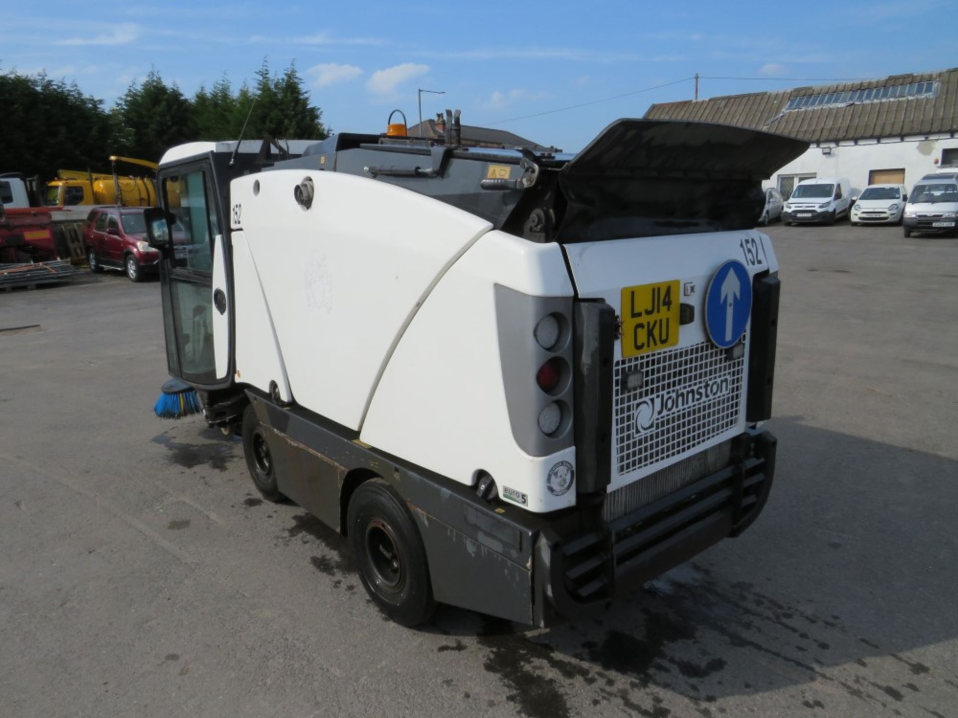 14 reg JOHNSON PRECINCT SWEEPER (DIRECT COUNCIL) 1ST REG 04/14, V5 HERE, 1 OWNER FROM NEW [+ VAT] - Image 3 of 6