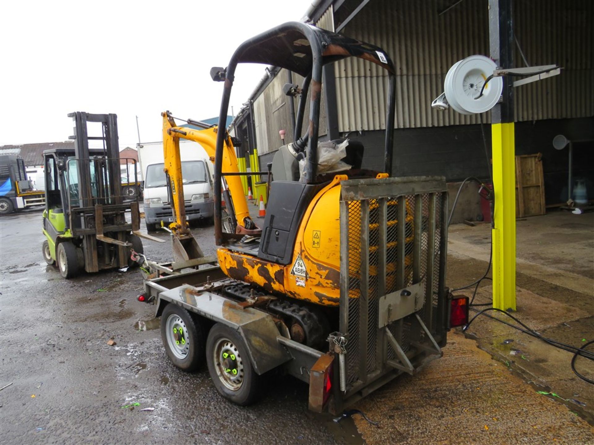 2010 JCB 801.4 MINI DIGGER C/W TRAILER (DIRECT ELECTRICITY NW) 2708 HOURS [+ VAT] - Image 3 of 4