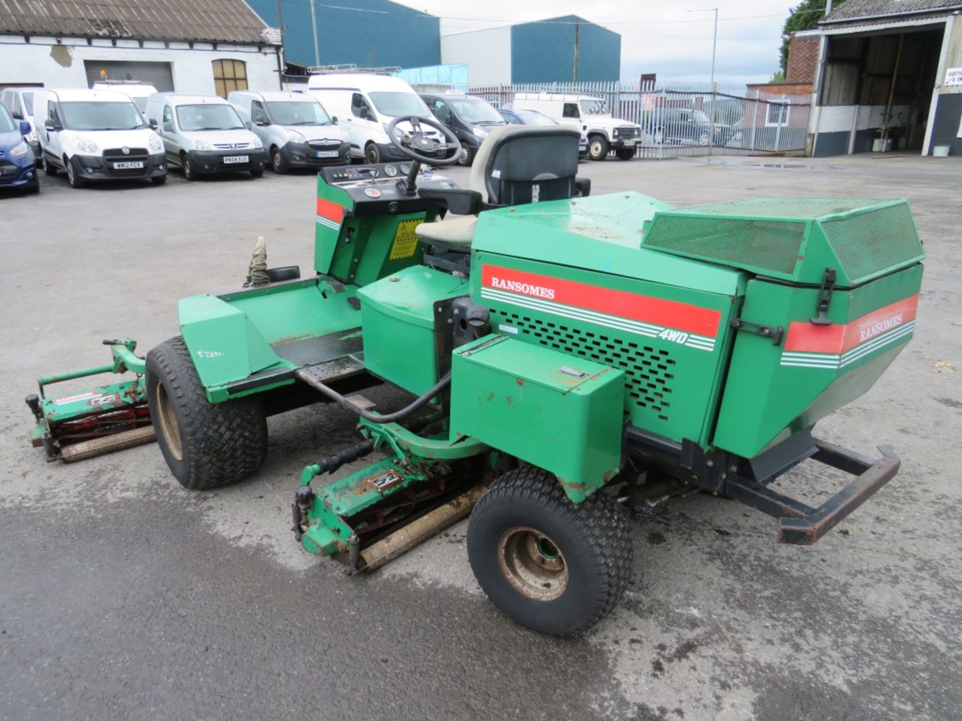 RANSOMES FAIRWAY 300 5 GANG RIDE ON MOWER, 6464 HOURS [+ VAT] - Image 4 of 6