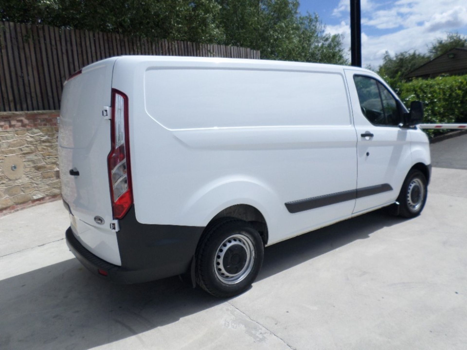 13 reg FORD TRANSIT CUSTOM 2.2 TDCI 100 270 (LOCATION SHEFFIELD) 1ST REG 08/13, 129746M, V5 HERE, - Image 3 of 6