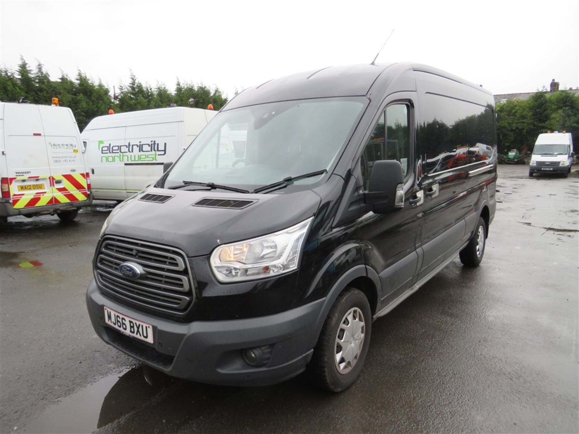 66 reg FORD TRANSIT 350 TREND, 1ST REG 10/16, TEST 10/20, 134887M WARRANTED, V5 HERE, 1 OWNER FROM - Image 2 of 6