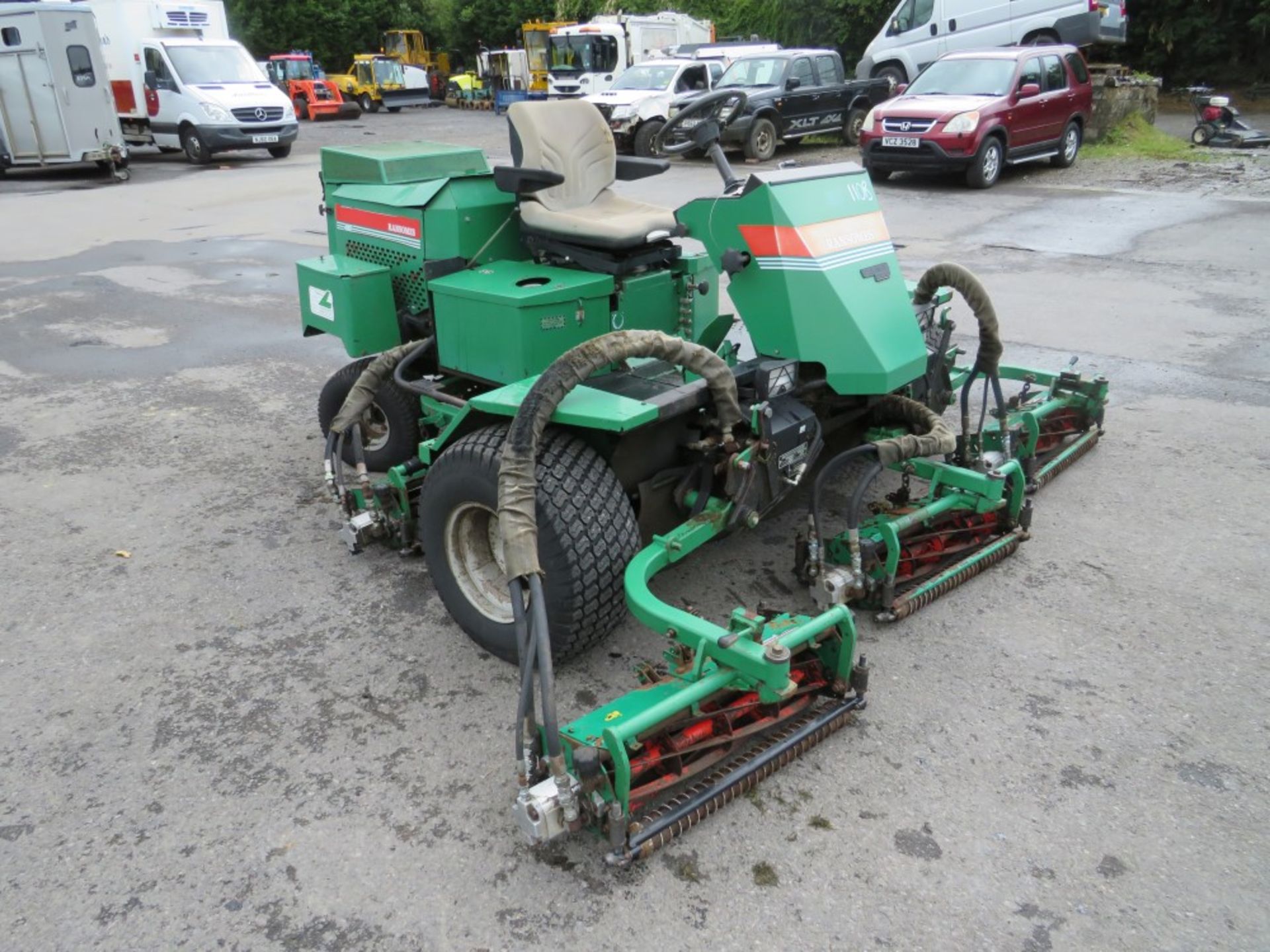 RANSOMES FAIRWAY 300 5 GANG RIDE ON MOWER, 6464 HOURS [+ VAT] - Image 2 of 6