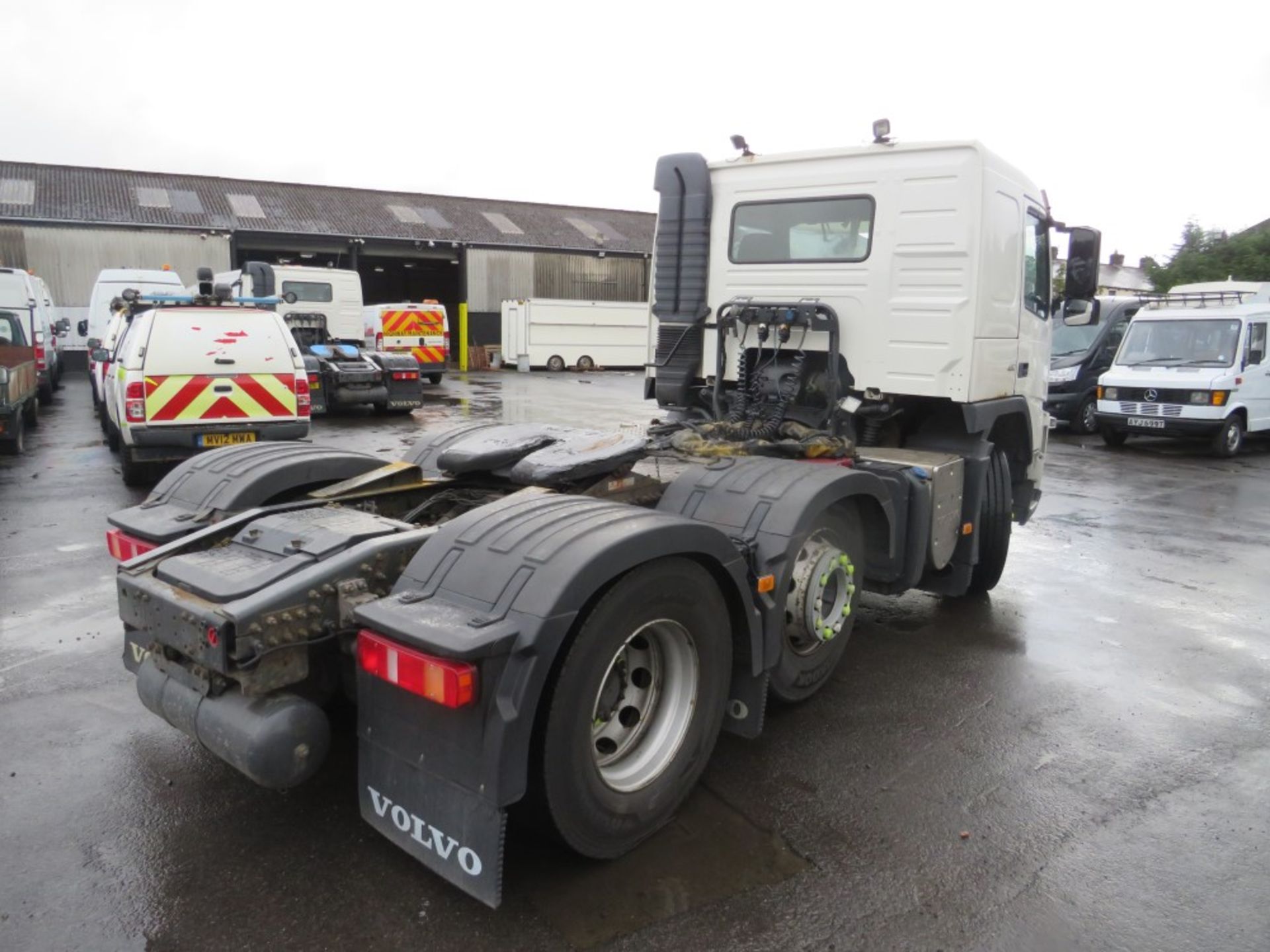 11 reg VOLVO FM460 TRACTOR UNIT (DIRECT UNITED UTILITIES WATER) 1ST REG 07/11, TEST 03/21, 386572KM, - Image 4 of 5