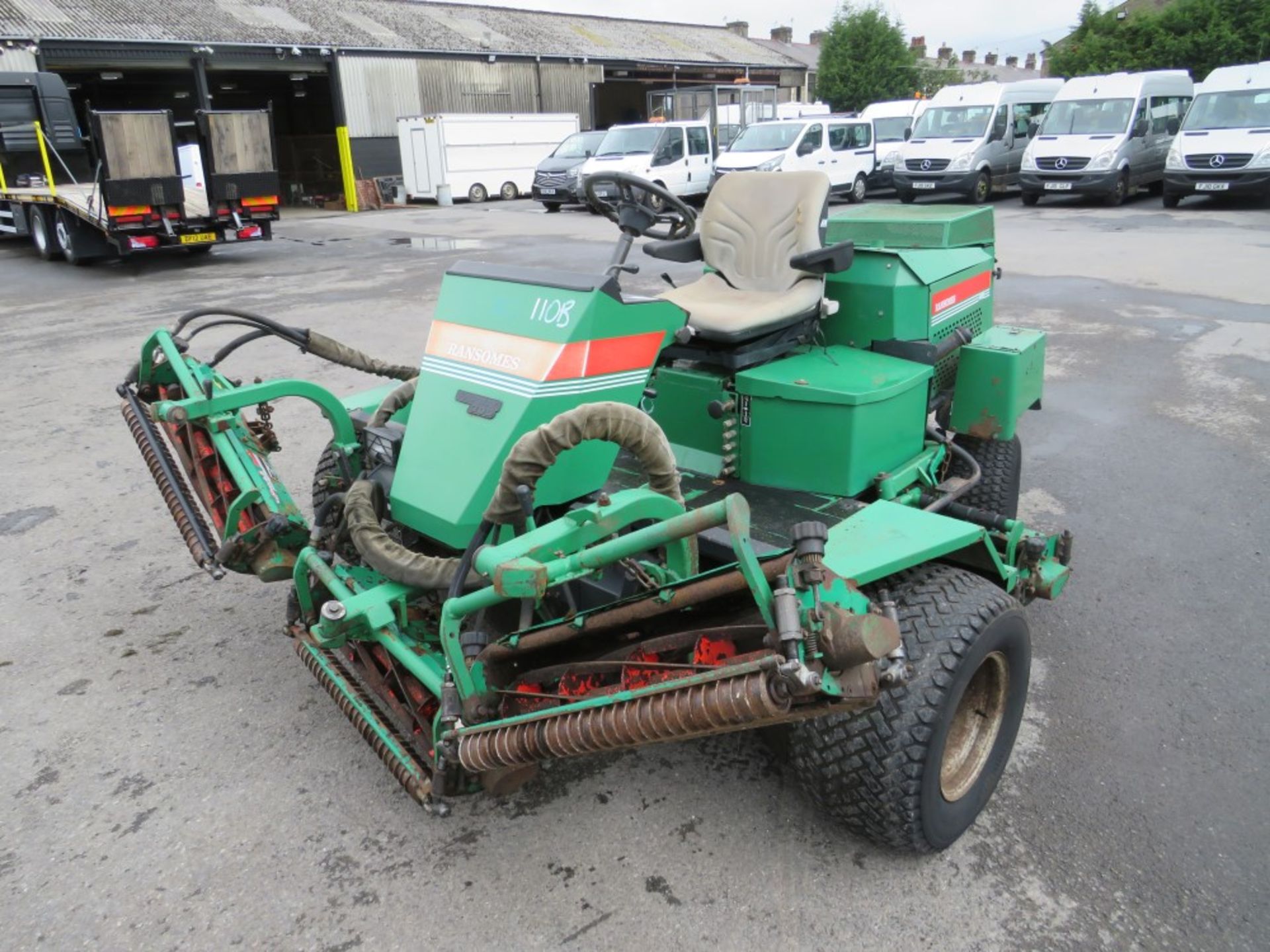 RANSOMES FAIRWAY 300 5 GANG RIDE ON MOWER, 6464 HOURS [+ VAT] - Image 5 of 6