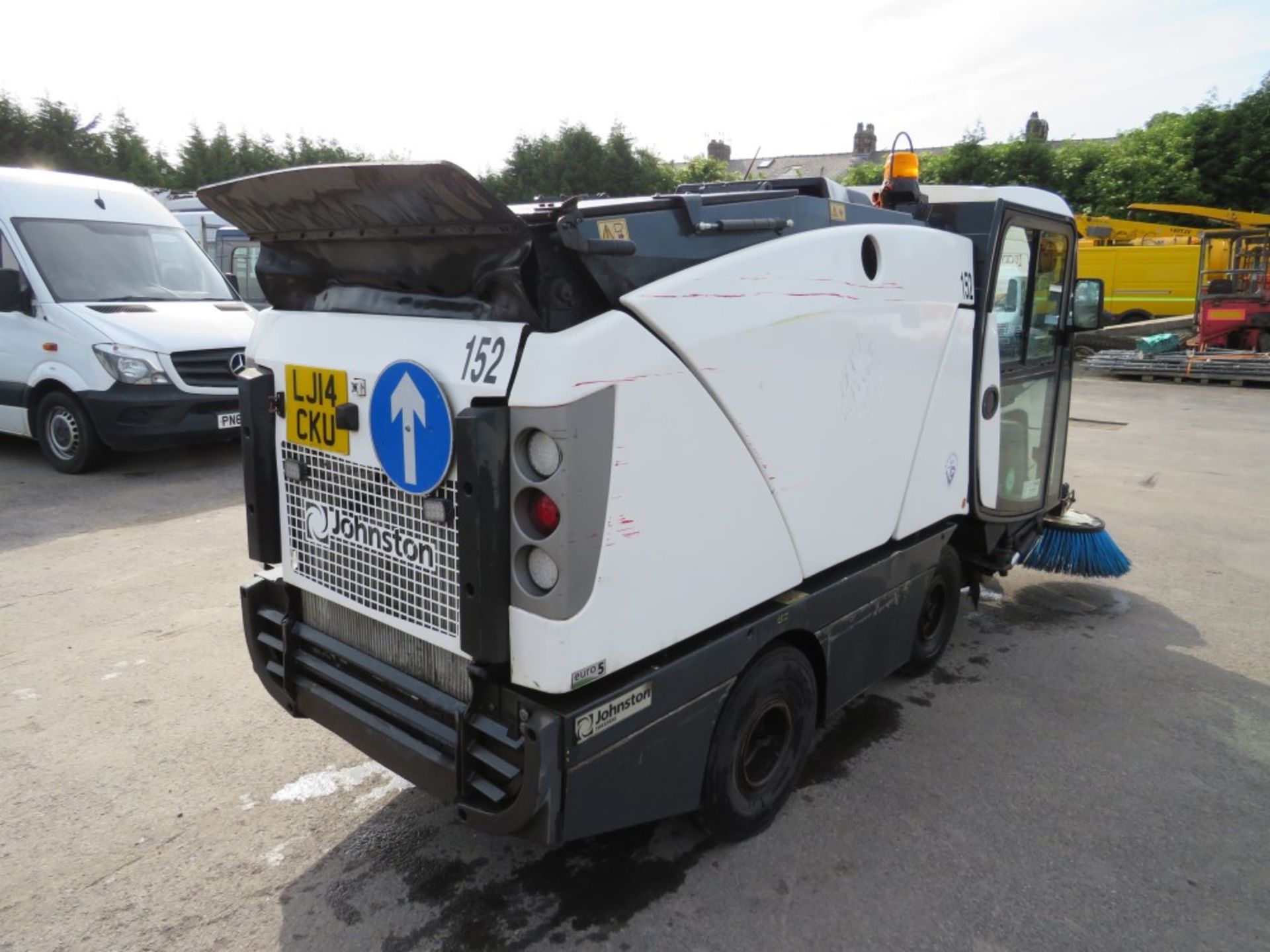 14 reg JOHNSON PRECINCT SWEEPER (DIRECT COUNCIL) 1ST REG 04/14, V5 HERE, 1 OWNER FROM NEW [+ VAT] - Image 4 of 6