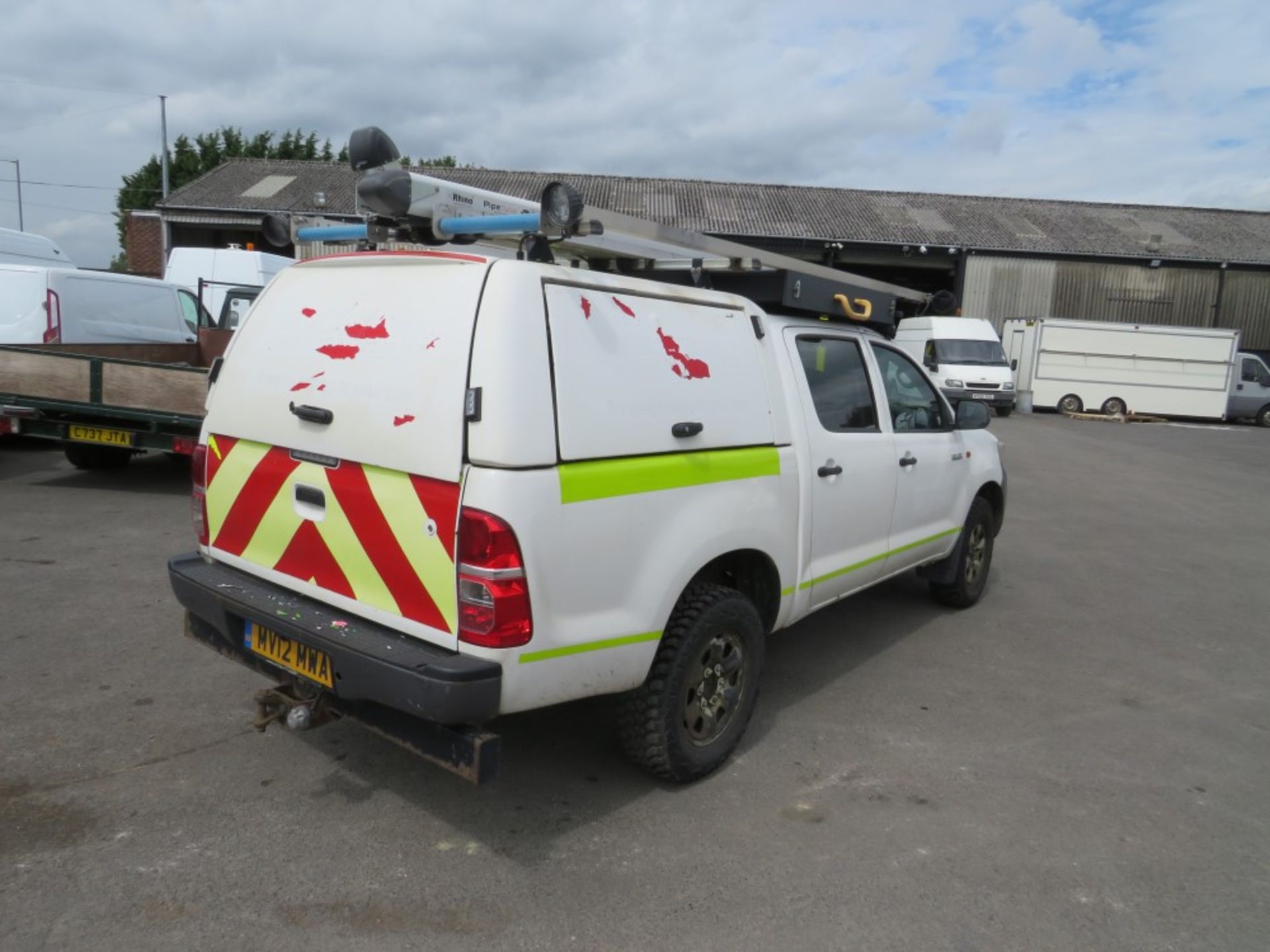 12 reg TOYOTA HILUX HL2 D-4D 4 X 4 DCB (DIRECT ELECTRICITY NW) 1ST REG 03/12, TEST 03/21, 196192M, - Image 4 of 5