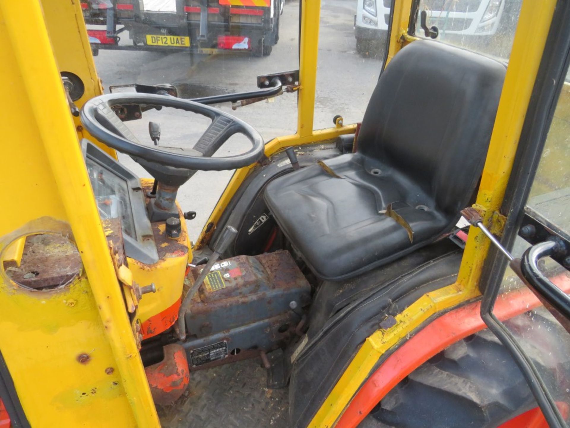 J reg KUBOTA 4x4 TRACTOR c/w SNOW PLOUGH, 1ST REG 10/91, 1222 HRS NOT WARRANTRED, V5 HERE, 1 - Image 5 of 5