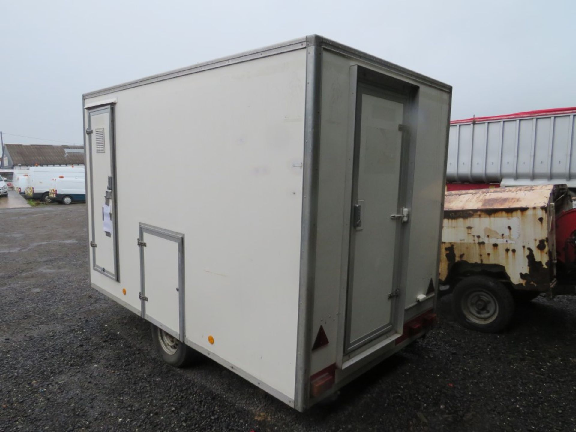 SHOWER TRAILER C/W GAS BOILER & PUMPS [NO VAT] - Image 2 of 5