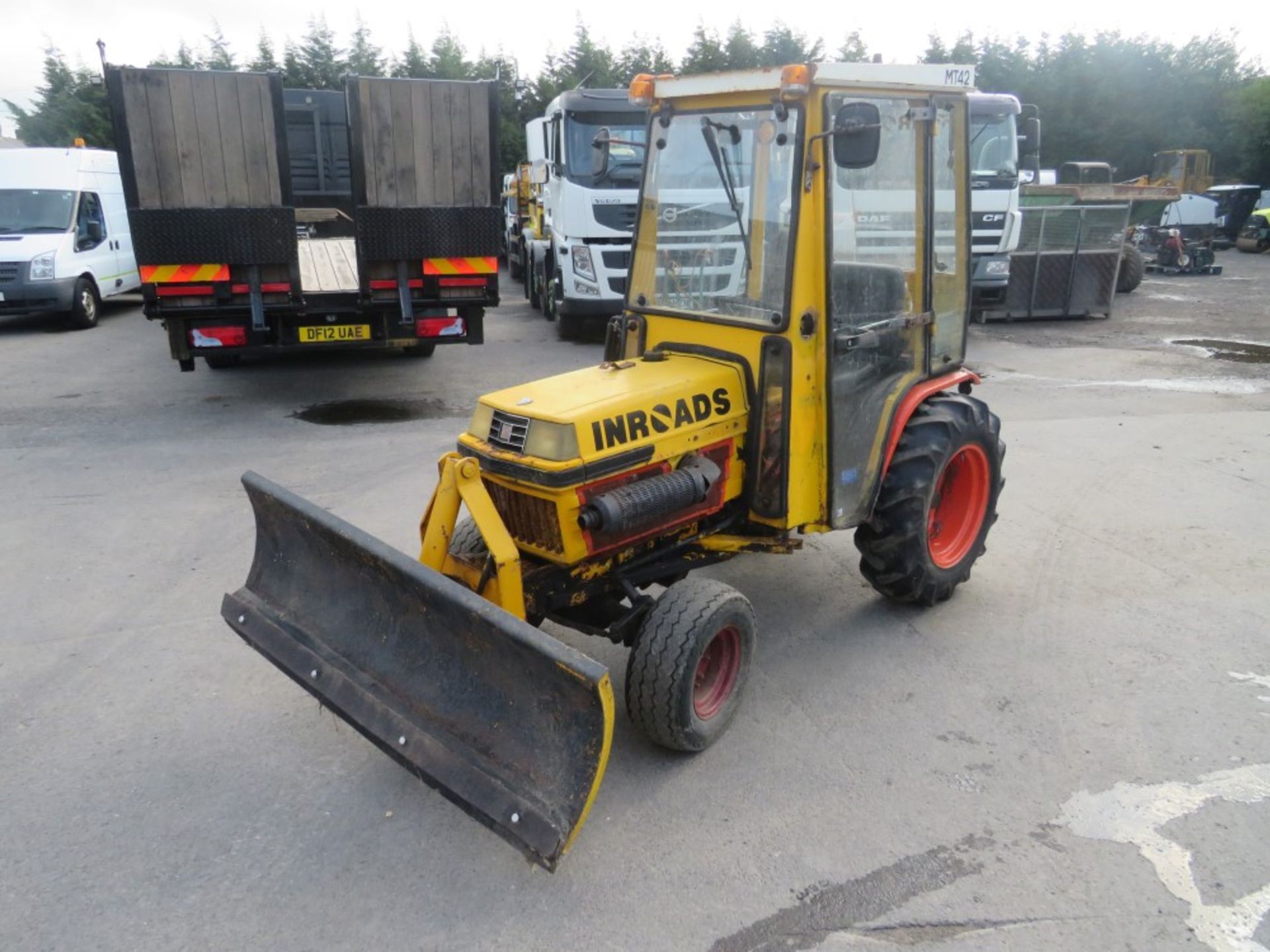 J reg KUBOTA 4x4 TRACTOR c/w SNOW PLOUGH, 1ST REG 10/91, 1222 HRS NOT WARRANTRED, V5 HERE, 1 - Image 2 of 5