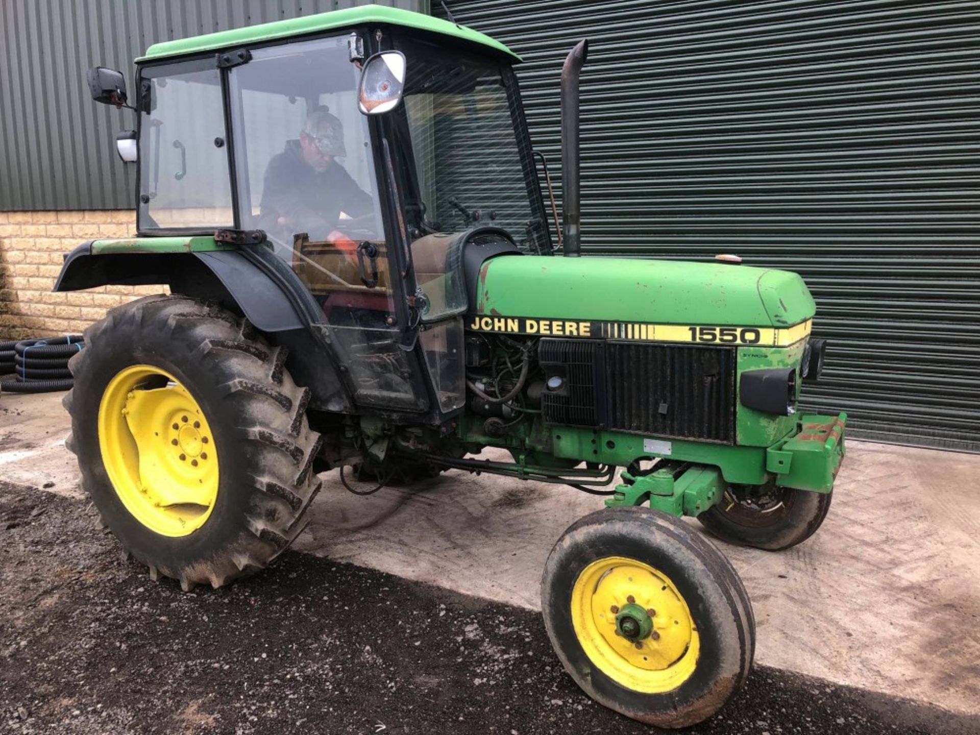 J reg JOHN DEERE 1550 2WD TRACTOR C/W PICKUP HITCH (LOCATION SHEFFIELD) 6084 HOURS, NO V5 (RING - Image 2 of 5