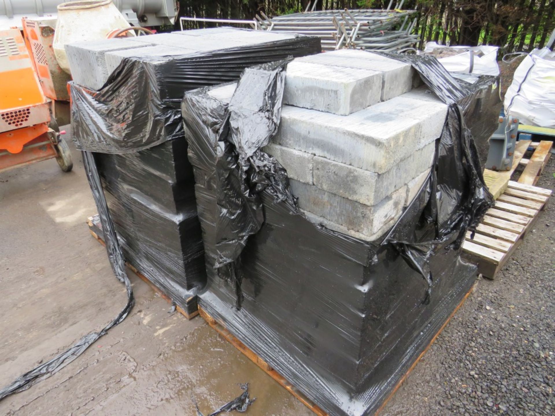 2 PALLETS OF THERMALITE BLOCK [NO VAT]