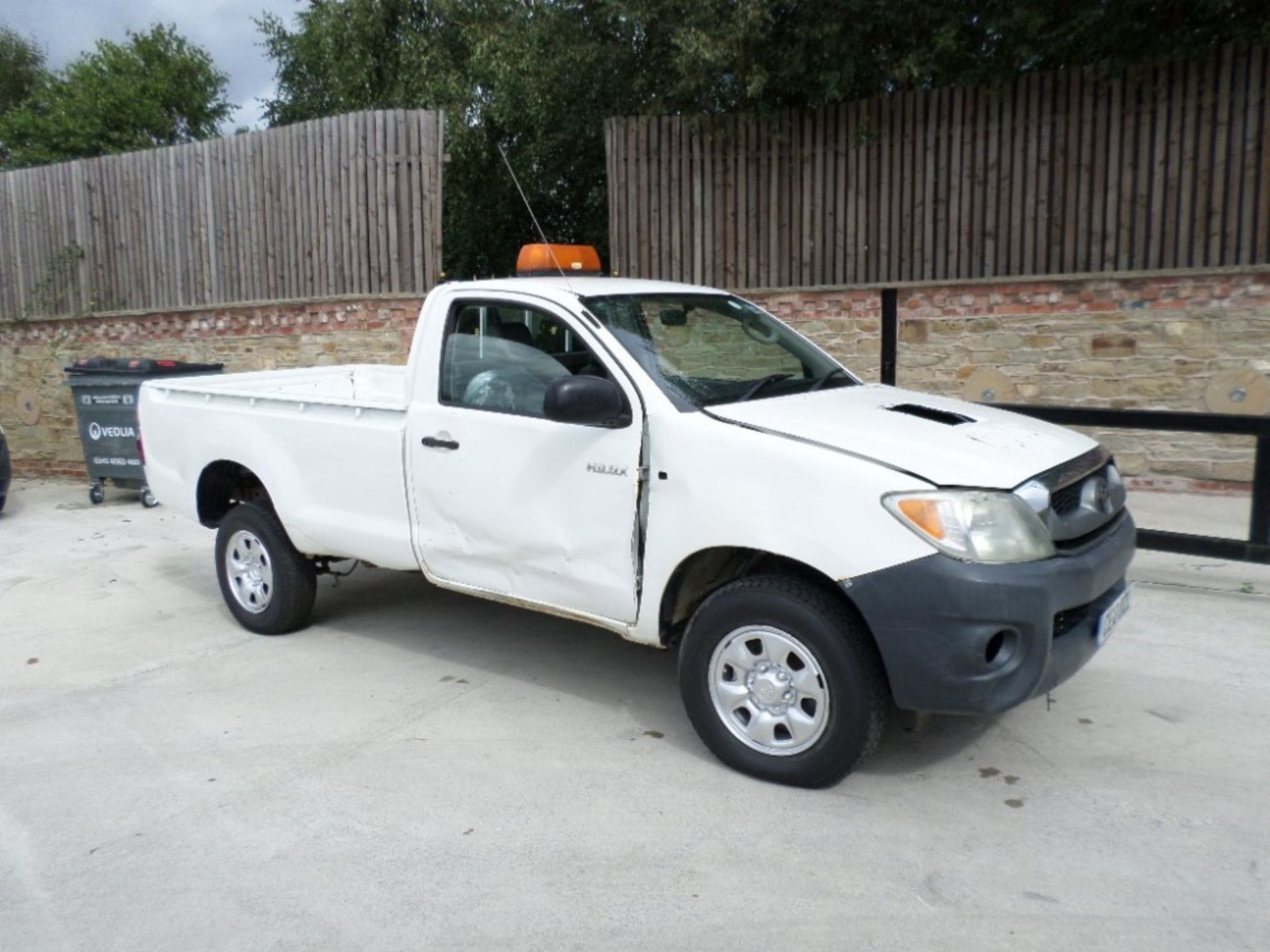 10 reg TOYOTA HILUX HL2 D-4D 4 X 4 S/C (LOCATION SHEFFIELD) 1ST REG 03/10, 96260M [+ VAT]