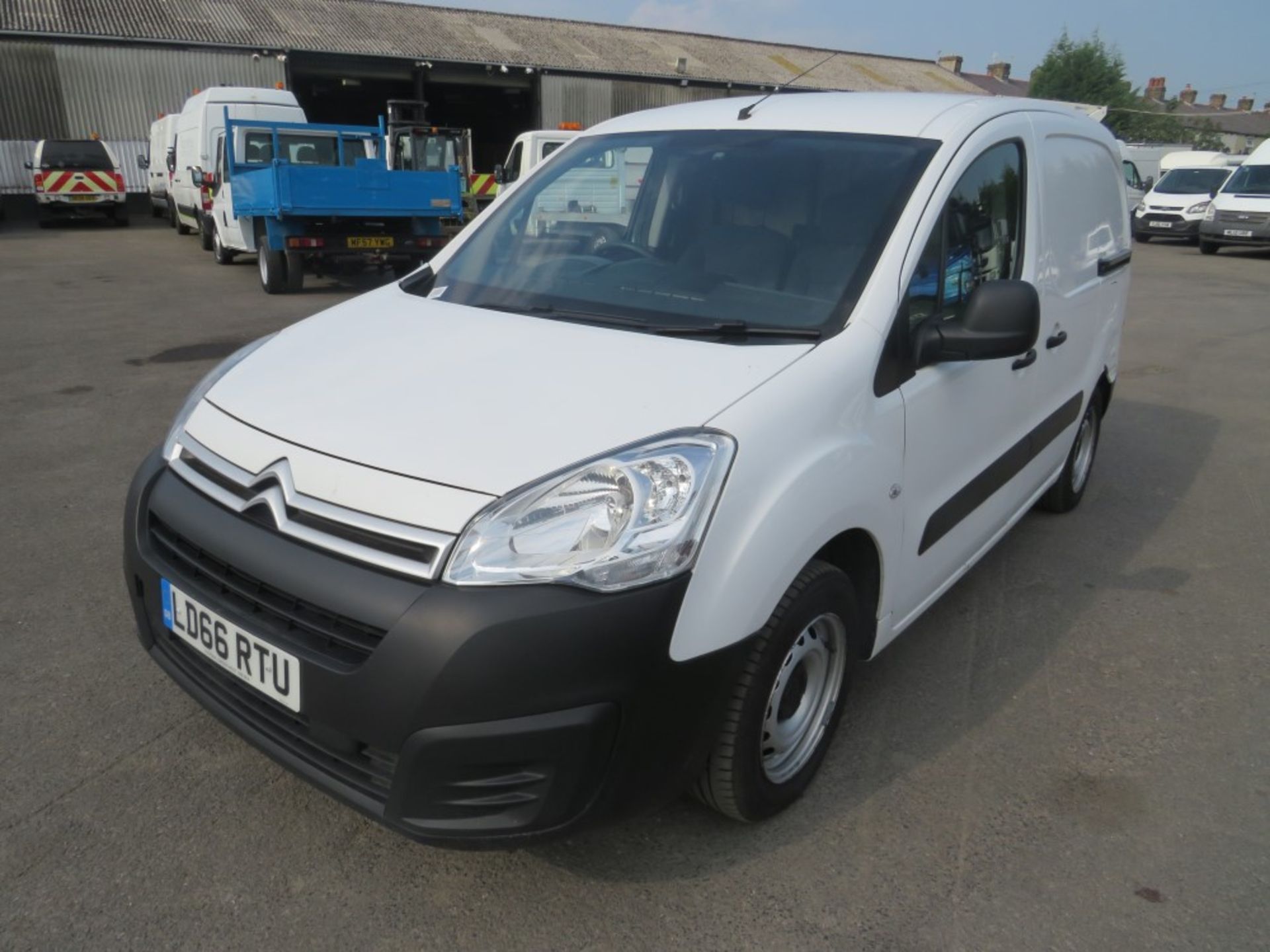 66 reg CITROEN BERLINGO 625 LX BLUE HDI, 1ST REG 11/16, TEST 11/20, 141798M WARRANTED, V5 HERE, 1 - Image 2 of 6