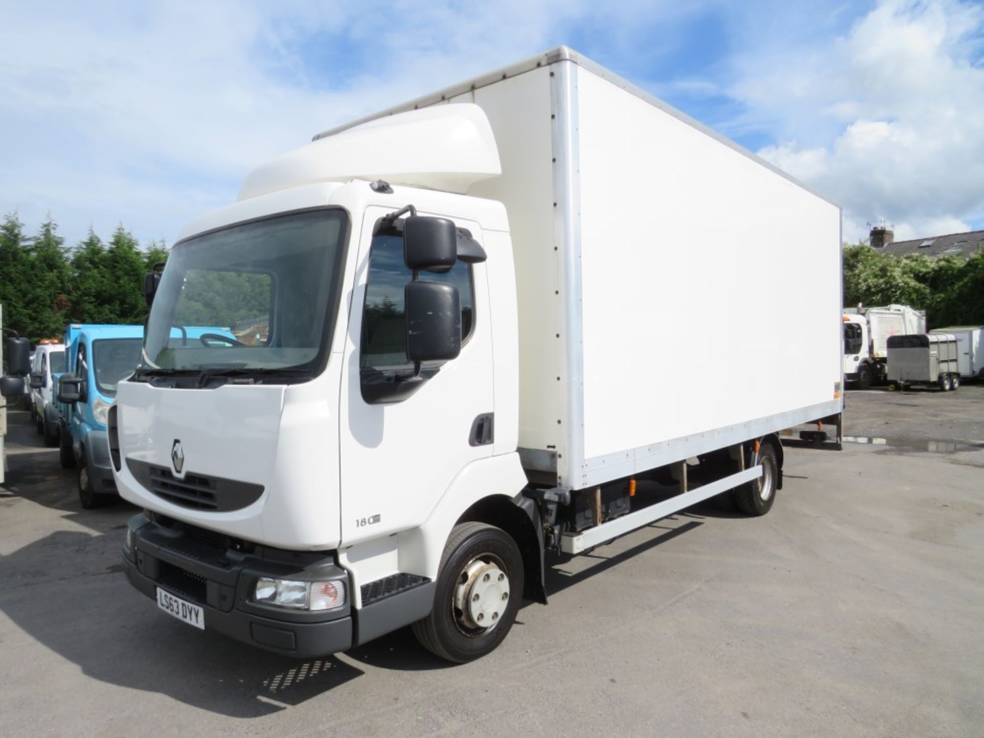 63 reg RENAULT MIDLUM 180.08 7.5 TON BOX VAN C/W COLUMN TAIL LIFT, 1ST REG 12/13, TEST [+ VAT] - Image 2 of 6