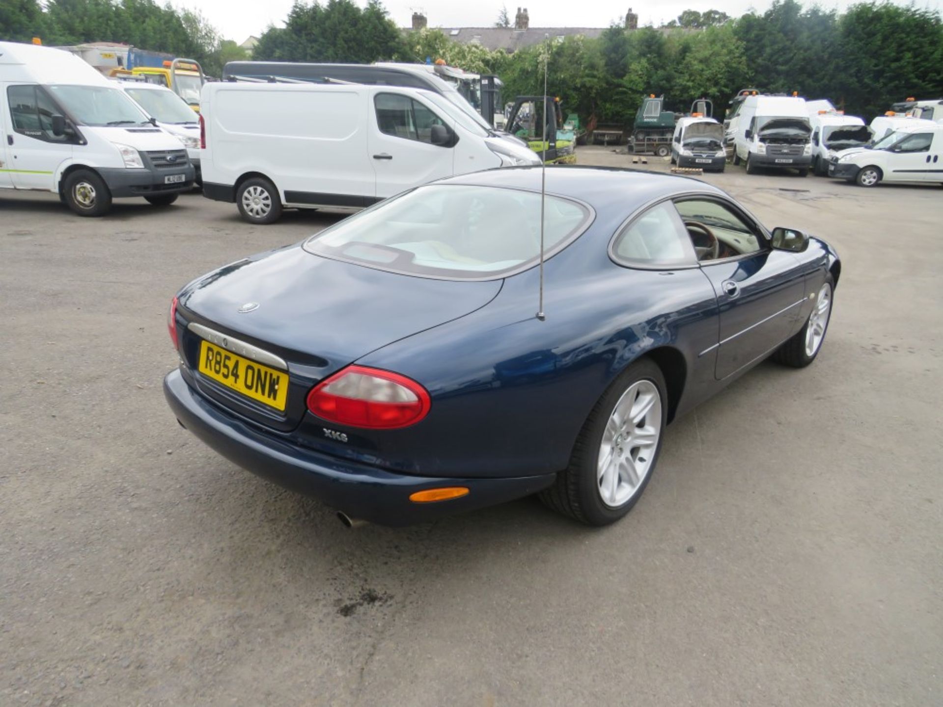 R reg JAGUAR XK8 COUPE AUTO, 1ST REG 06/98, TEST 02/21, 111551M, V5 HERE, 5 FORMER KEEPERS [NO VAT] - Image 4 of 5