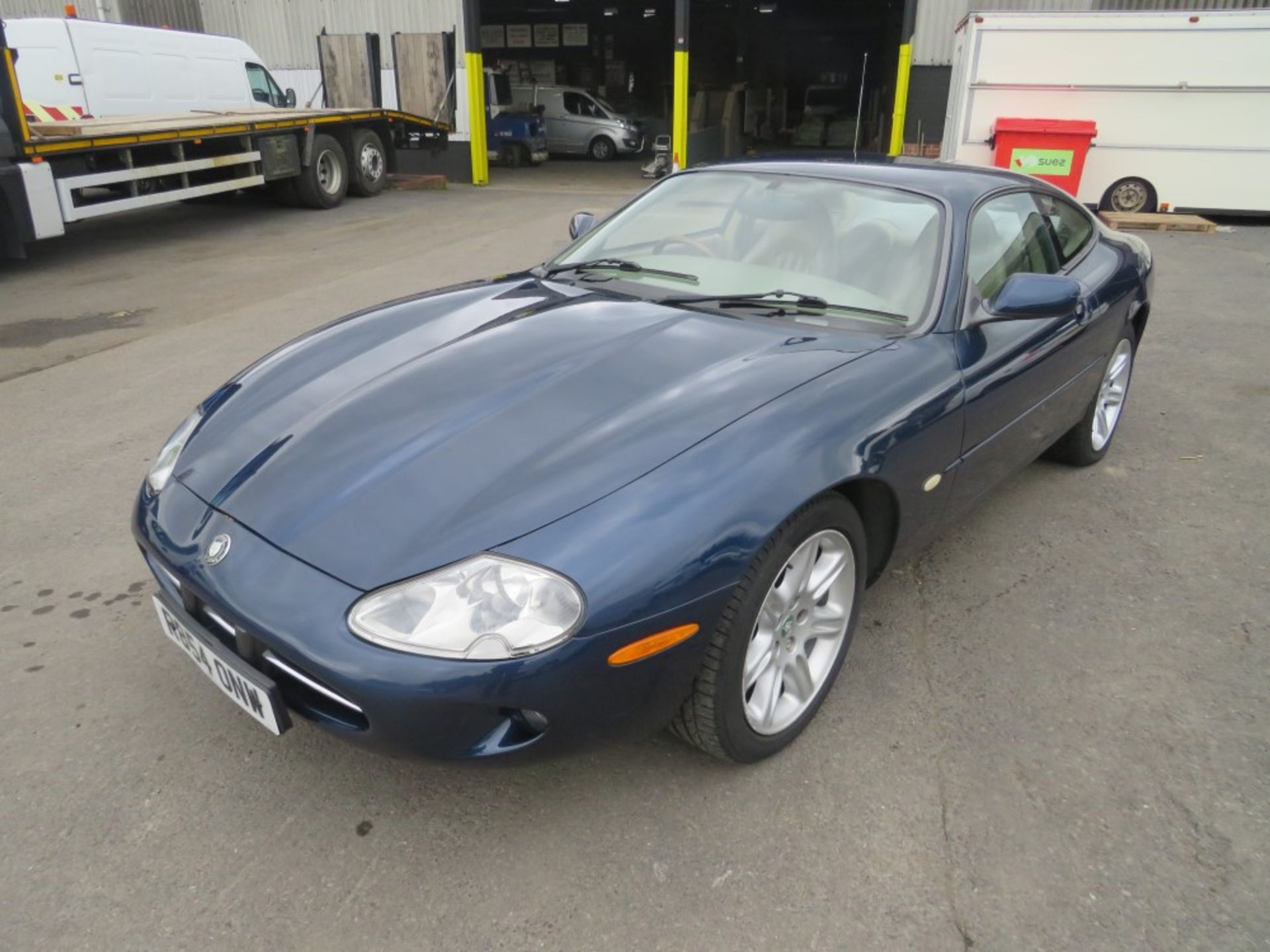 R reg JAGUAR XK8 COUPE AUTO, 1ST REG 06/98, TEST 02/21, 111551M, V5 HERE, 5 FORMER KEEPERS [NO VAT] - Image 2 of 5