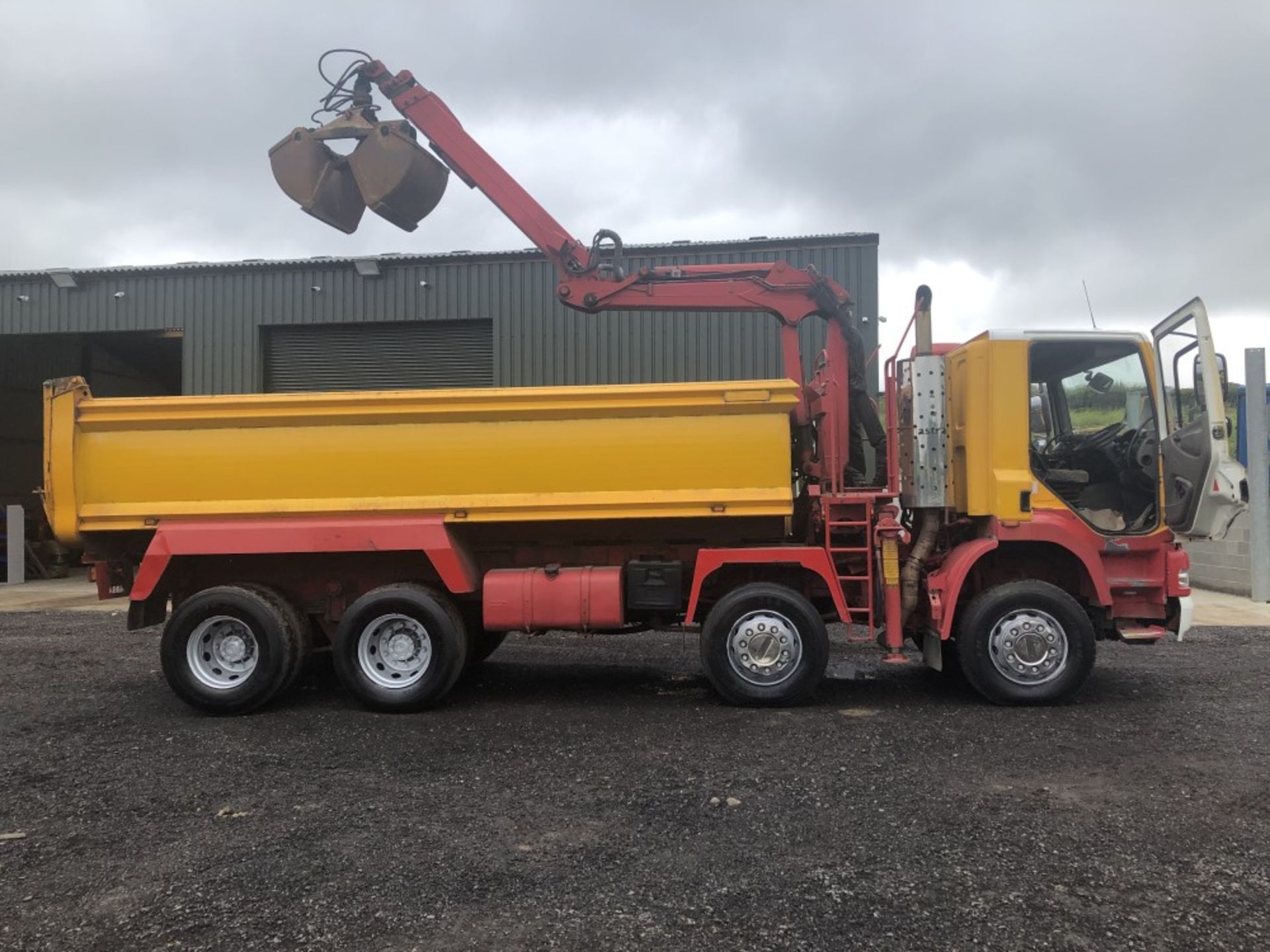 57 reg DAF FAD CF 85.360 8 WHEEL TIPPER C/W PALFINGER GRAB (LOCATION SHEFFIELD) 1ST REG 01/08, - Image 3 of 9