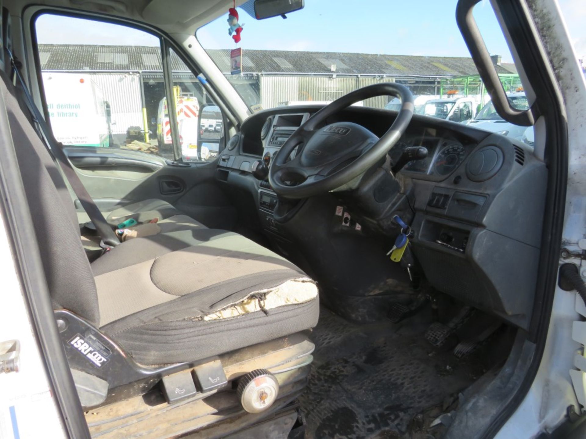 11 reg IVECO DAILY 70C18 TIPPER C/W HIAB CRANE & GRAB (DIRECT COUNCIL) 1ST REG 05/11, TEST 10/20, - Image 5 of 5