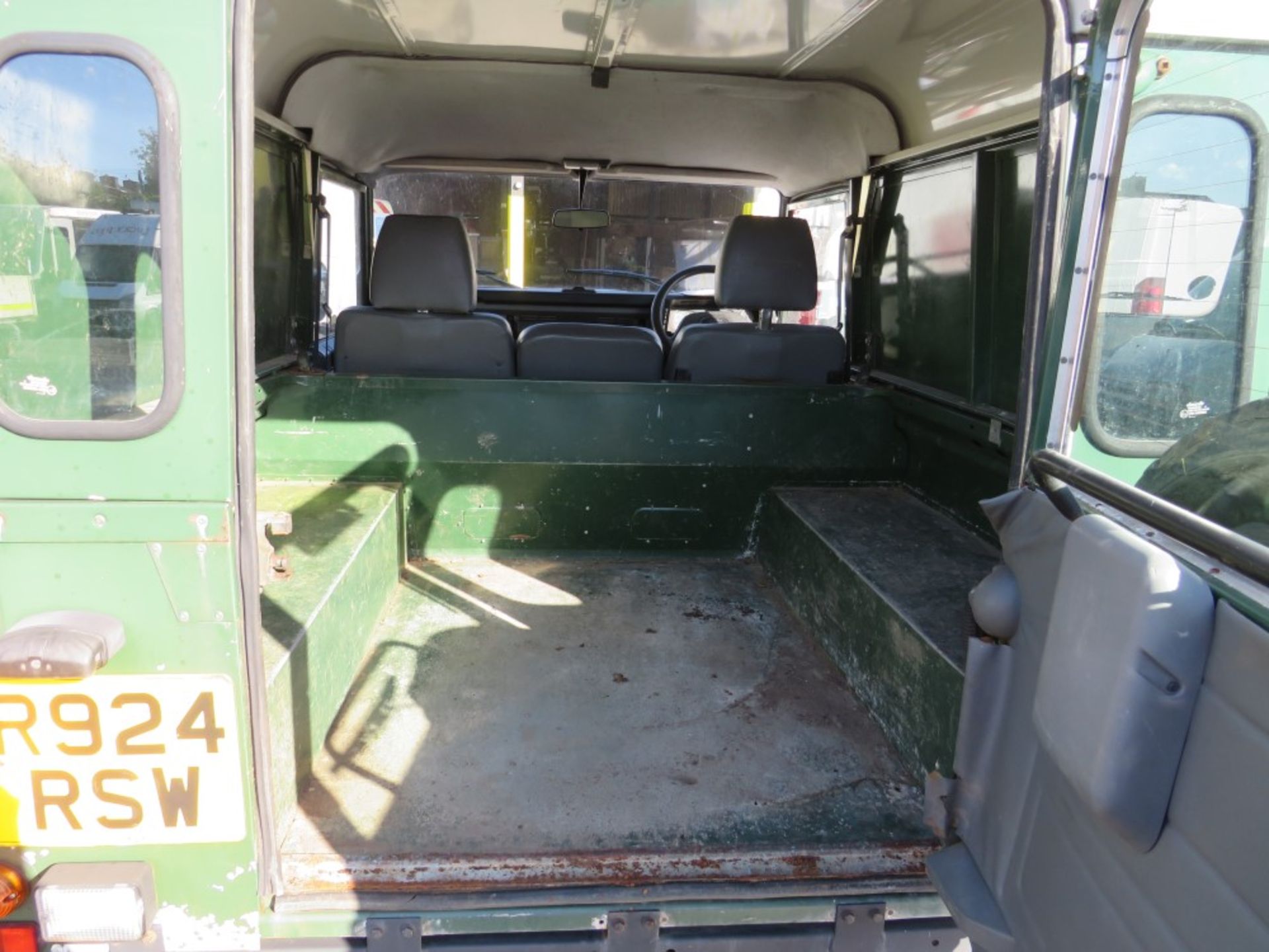 R reg LAND ROVER 90 DEFENDER 300 TDI, 1ST REG 12/97, TEST 02/21, 104324M WARRANTED, V5 HERE [+ VAT] - Image 5 of 6