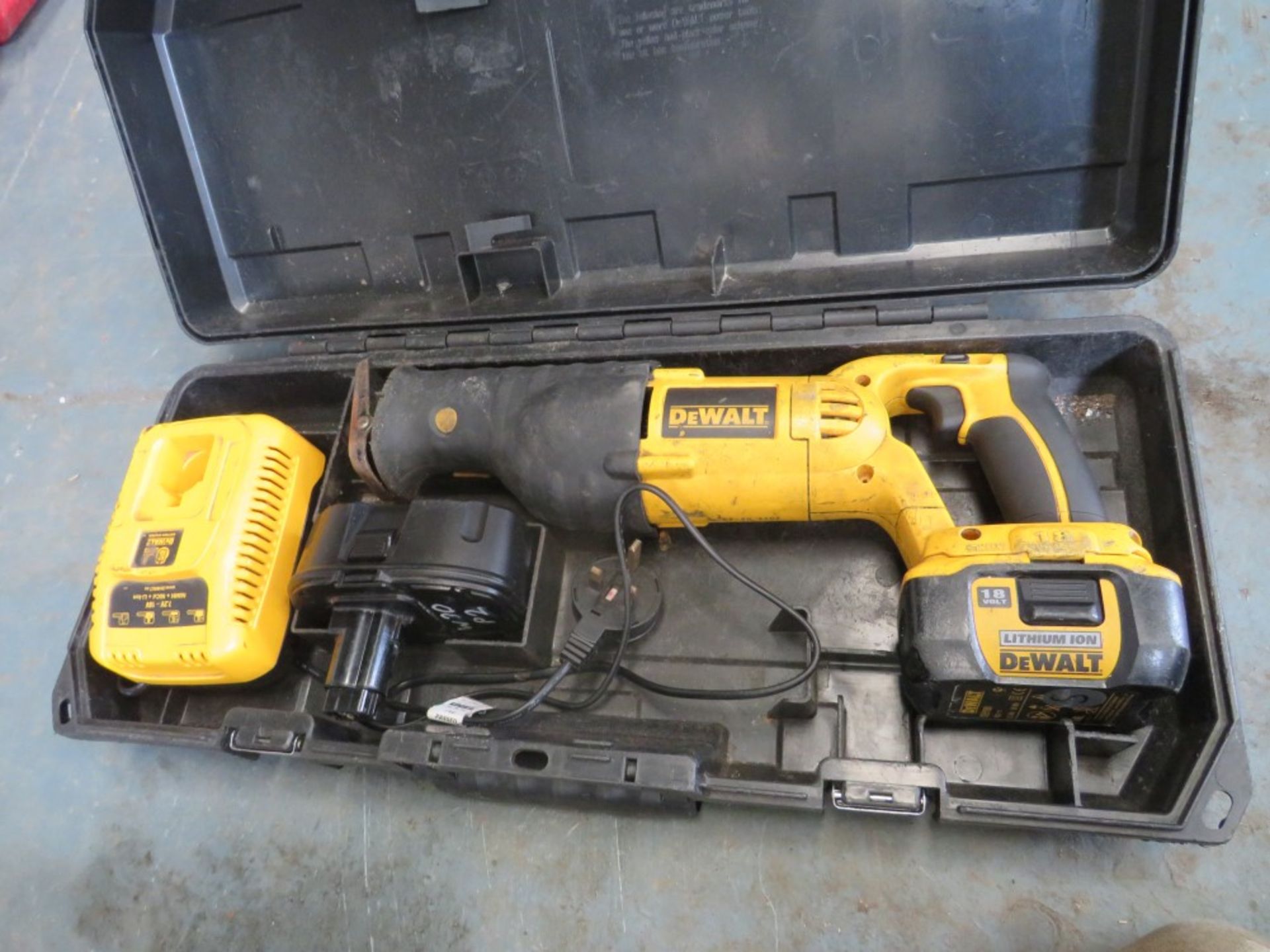 DEWALT 18V RECIP SAW C/W 2 BATTERIES & CHARGER (5) (DIRECT LANCS FIRE & RESCUE) [+ VAT]