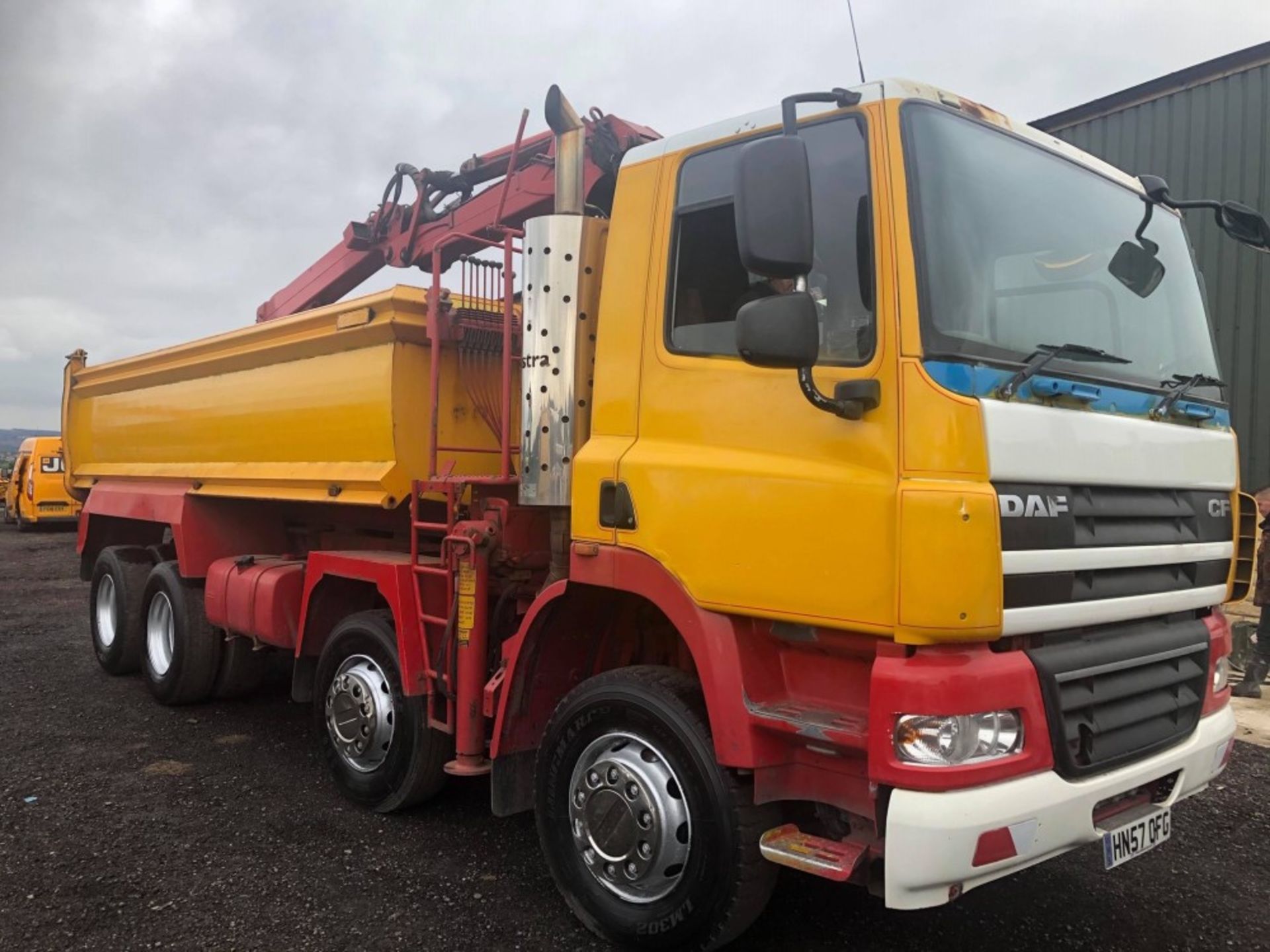 57 reg DAF FAD CF 85.360 8 WHEEL TIPPER C/W PALFINGER GRAB (LOCATION SHEFFIELD) 1ST REG 01/08,