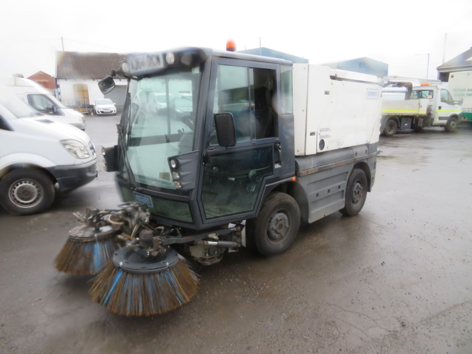 64 reg SCHMIDT SWINGO PRECINCT SWEEPER (DIRECT COUNCIL) 1ST REG 02/15, V5 HERE, 1 OWNER FROM - Image 2 of 6