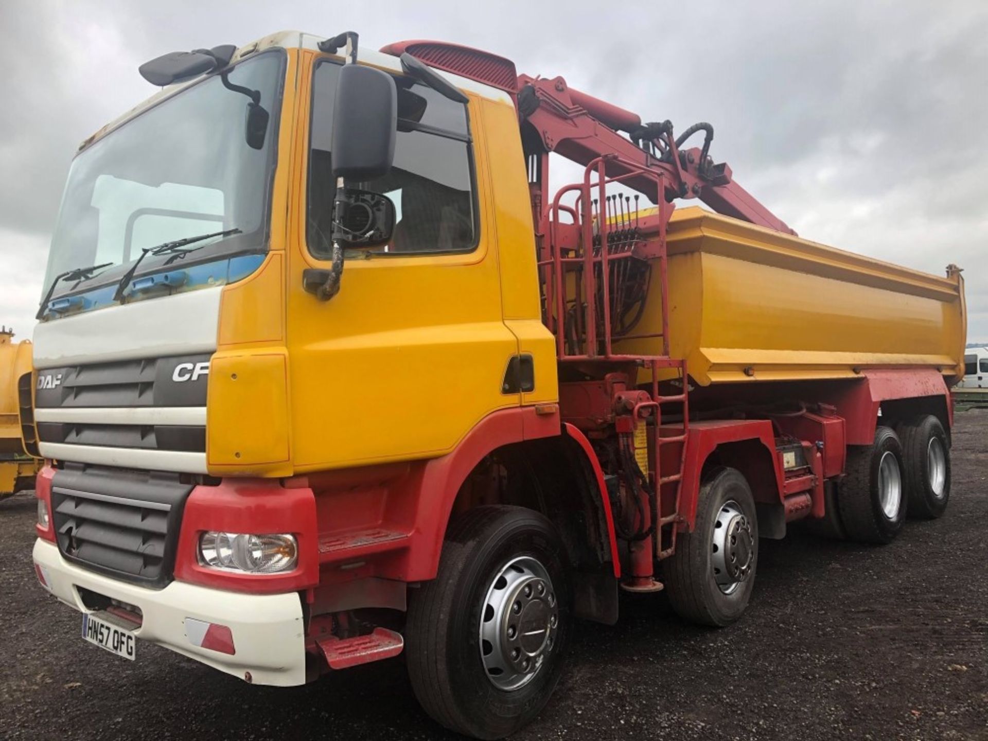 57 reg DAF FAD CF 85.360 8 WHEEL TIPPER C/W PALFINGER GRAB (LOCATION SHEFFIELD) 1ST REG 01/08, - Image 2 of 9