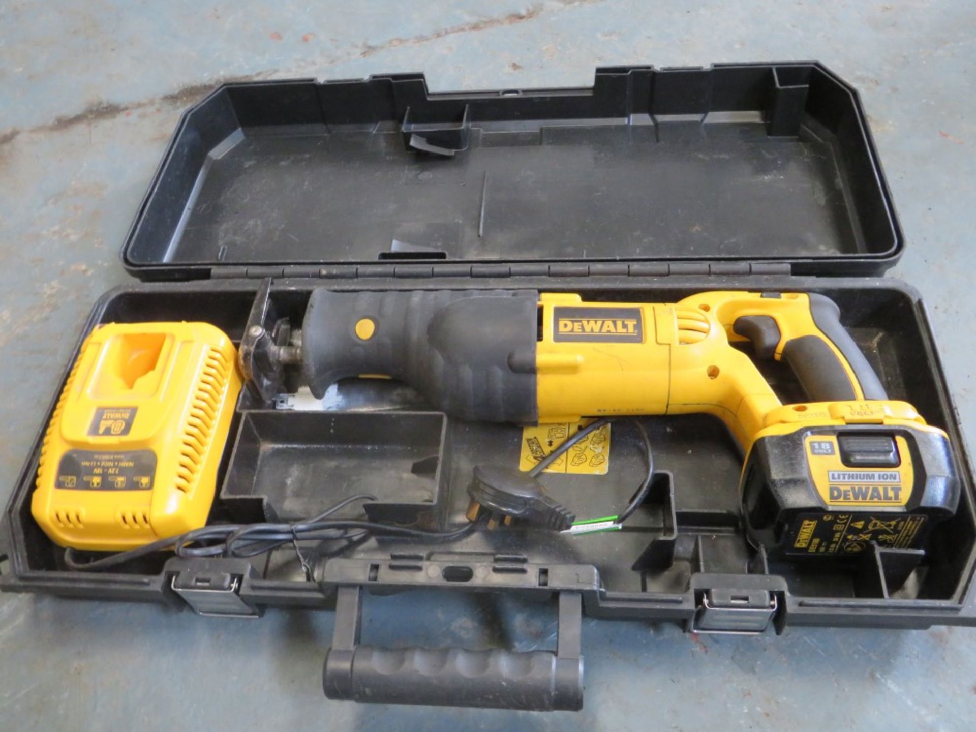 DEWALT 18V RECIP SAW C/W 1 BATTERY & CHARGER (8) (DIRECT LANCS FIRE & RESCUE) [+ VAT]