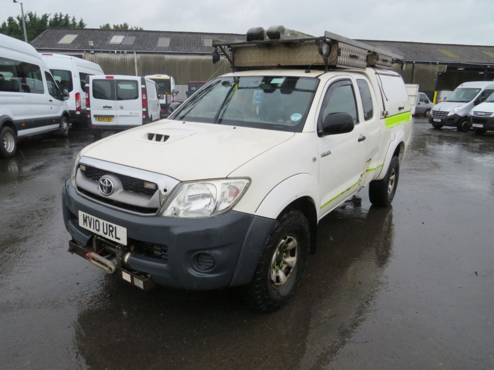 10 reg TOYOTA HILUX HL2 D-4D 4 X 4 ECB (DIRECT ELECTRICITY NW) 1ST REG 03/10, TEST 11/20, 153355M, - Image 2 of 5