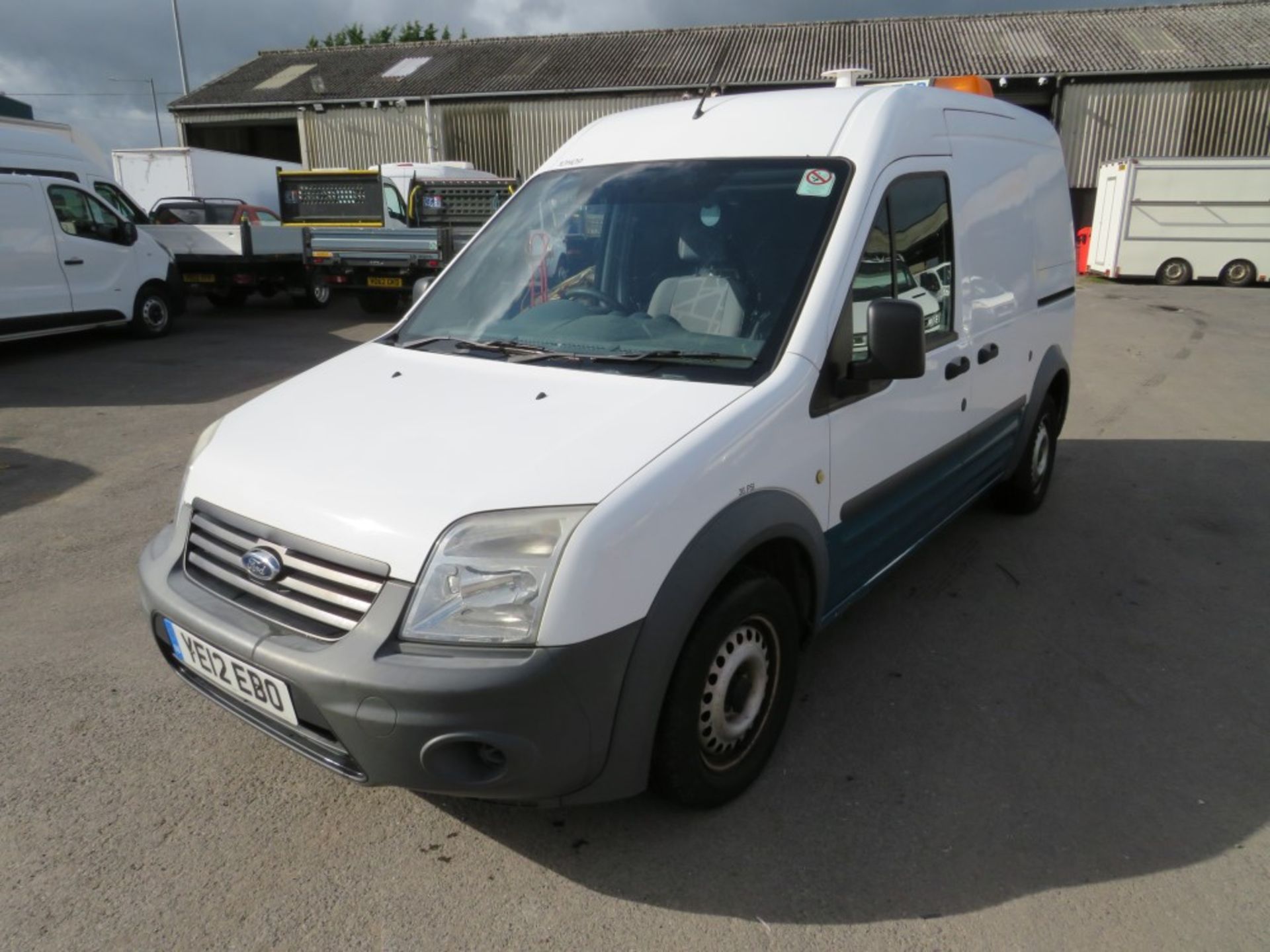 12 reg FORD TRANSIT CONNECT 90 T230 (DIRECT UNITED UTILITIES WATER) 1ST REG 07/12, TEST 11/20, V5 - Image 2 of 6
