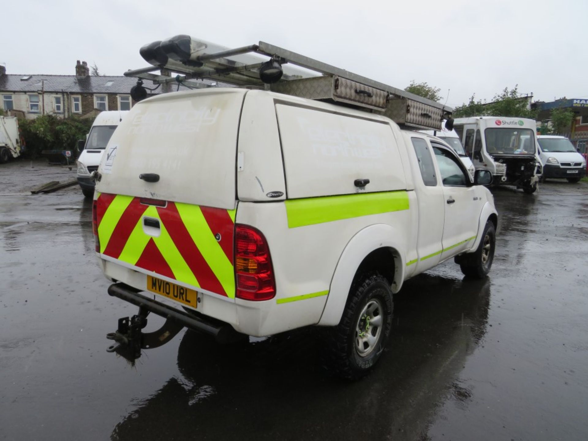 10 reg TOYOTA HILUX HL2 D-4D 4 X 4 ECB (DIRECT ELECTRICITY NW) 1ST REG 03/10, TEST 11/20, 153355M, - Image 4 of 5