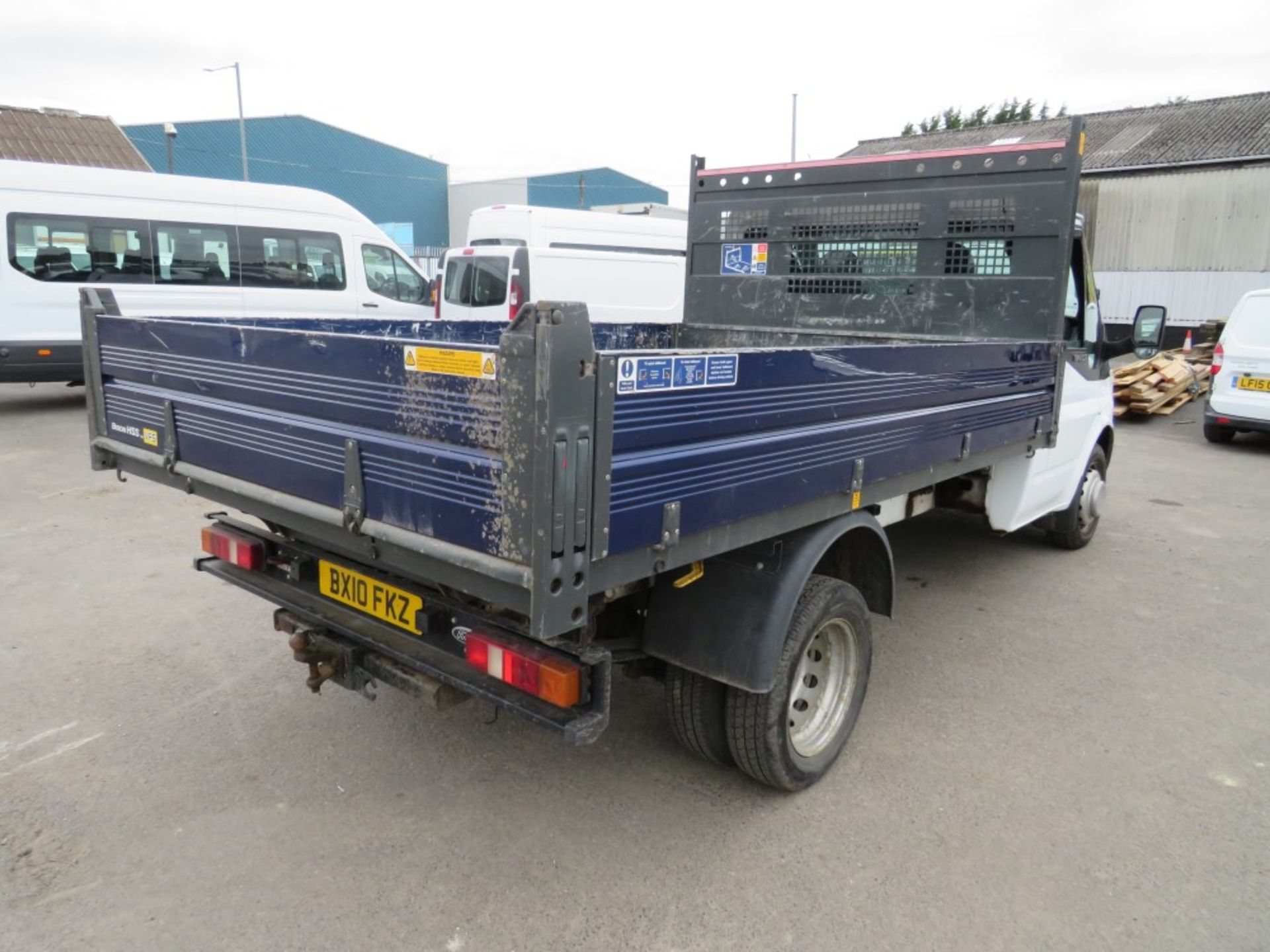 10 reg FORD TRANSIT 100 T350M RWD TIPPER, 1ST REG 04/10, TEST 02/21, 139734M, V5 HERE, 1 FORMER - Image 4 of 5