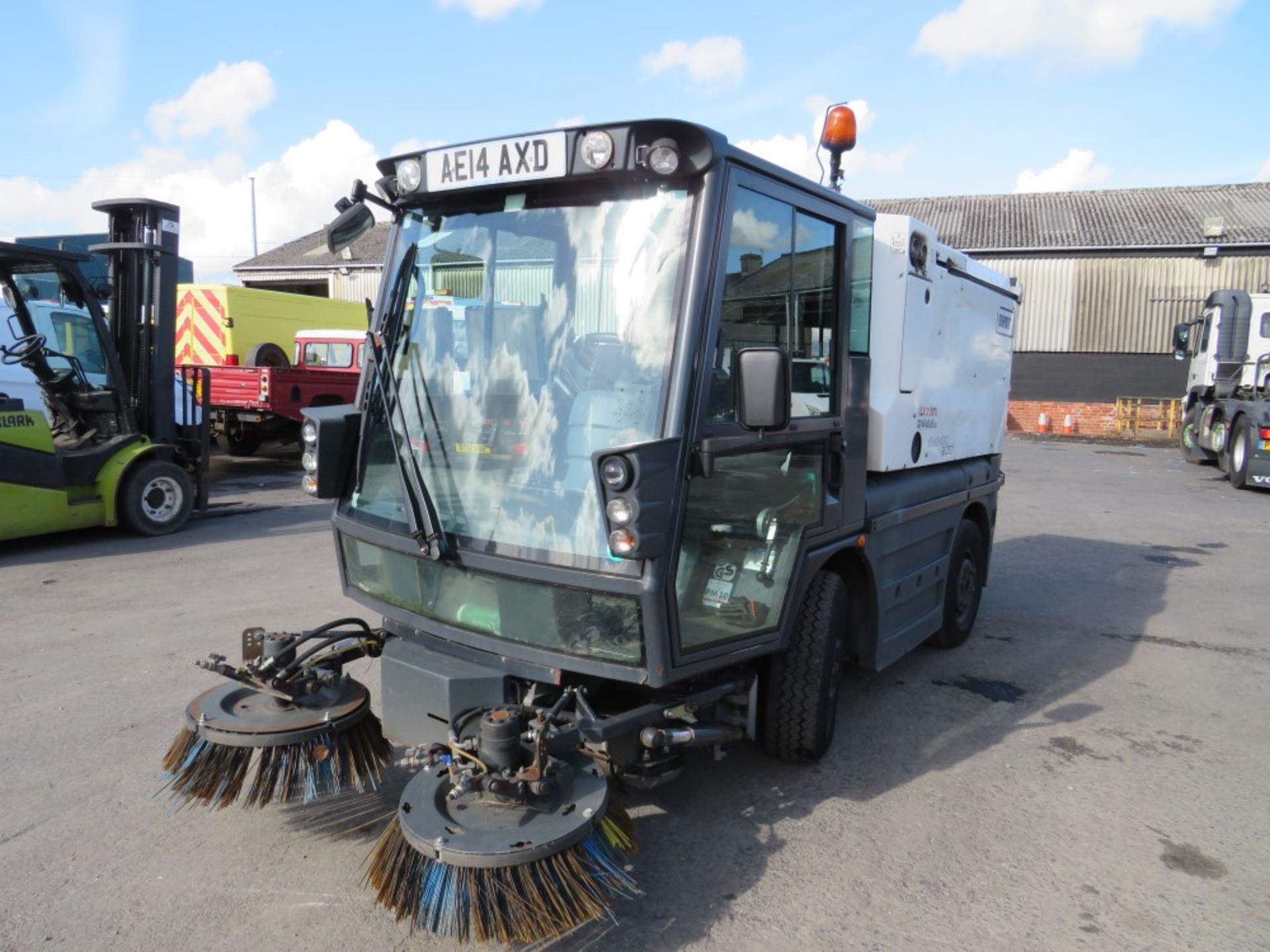14 reg SCHMIDT SWINGO ROAD SWEEPER (DIRECT COUNCIL) 1ST REG 07/14, V5 HERE, 1 OWNER FROM NEW [+ - Image 2 of 6