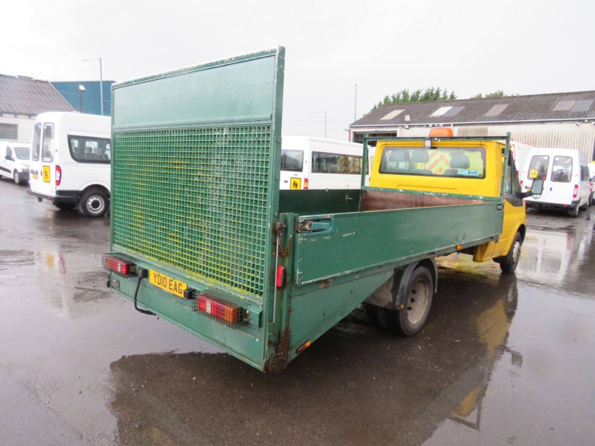 10 reg FORD TRANSIT 115 T350M RWD DROPSIDE (DIRECT COUNCIL) 1ST REG 03/10, TEST 03/21, 57047M, V5 - Image 4 of 5