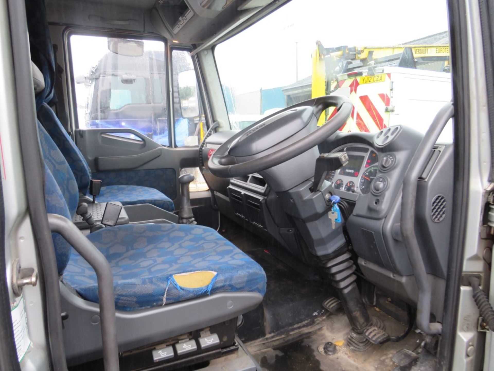 06 reg IVECO EUROCARGO ML75E17 7.5 TON BOX VAN, 1ST REG 08/06, TEST 10/20, 471305KM NOT WARRANTED, - Image 5 of 6