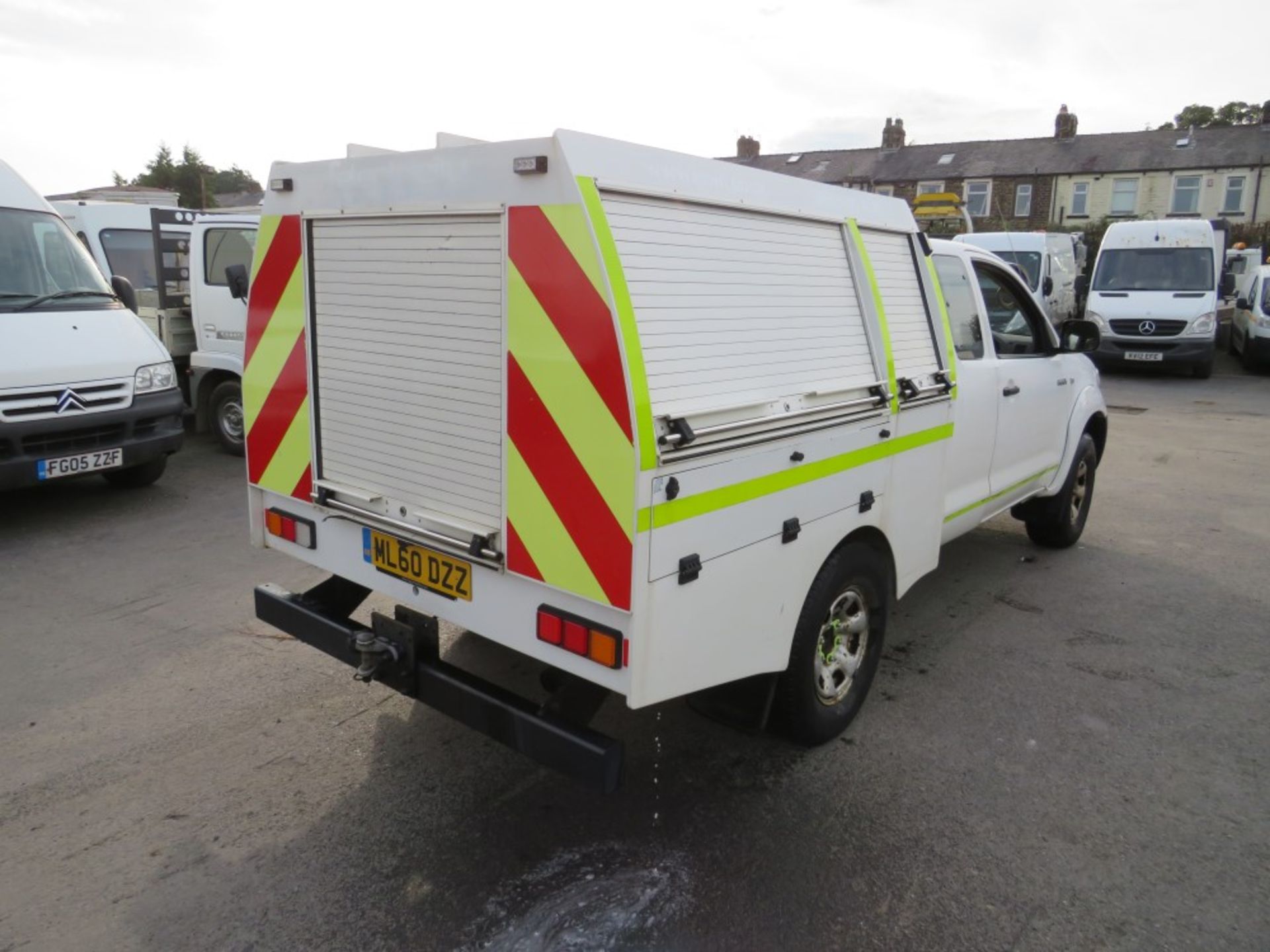 60 reg TOYOTA HILUX HL2 D-4D 4 X 4 ECB (DIRECT ELECTRICITY NW) 1ST REG 02/11, TEST 11/20, 101282M, - Image 4 of 5