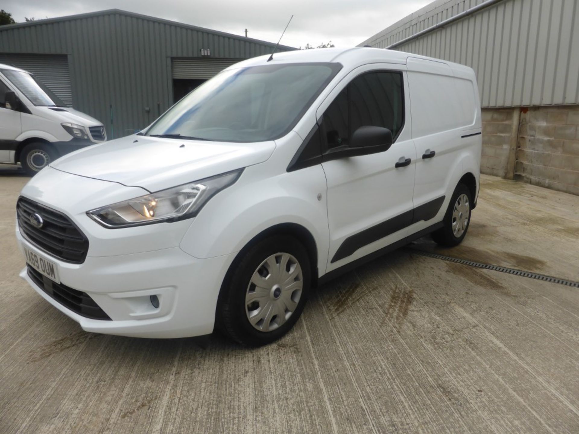 69 reg FORD TRANSIT CONNECT 220 TREND TDCI (LOCATION PADIHAM) 1ST REG 01/20, 207.9 MILES, PLY LINED, - Image 2 of 8