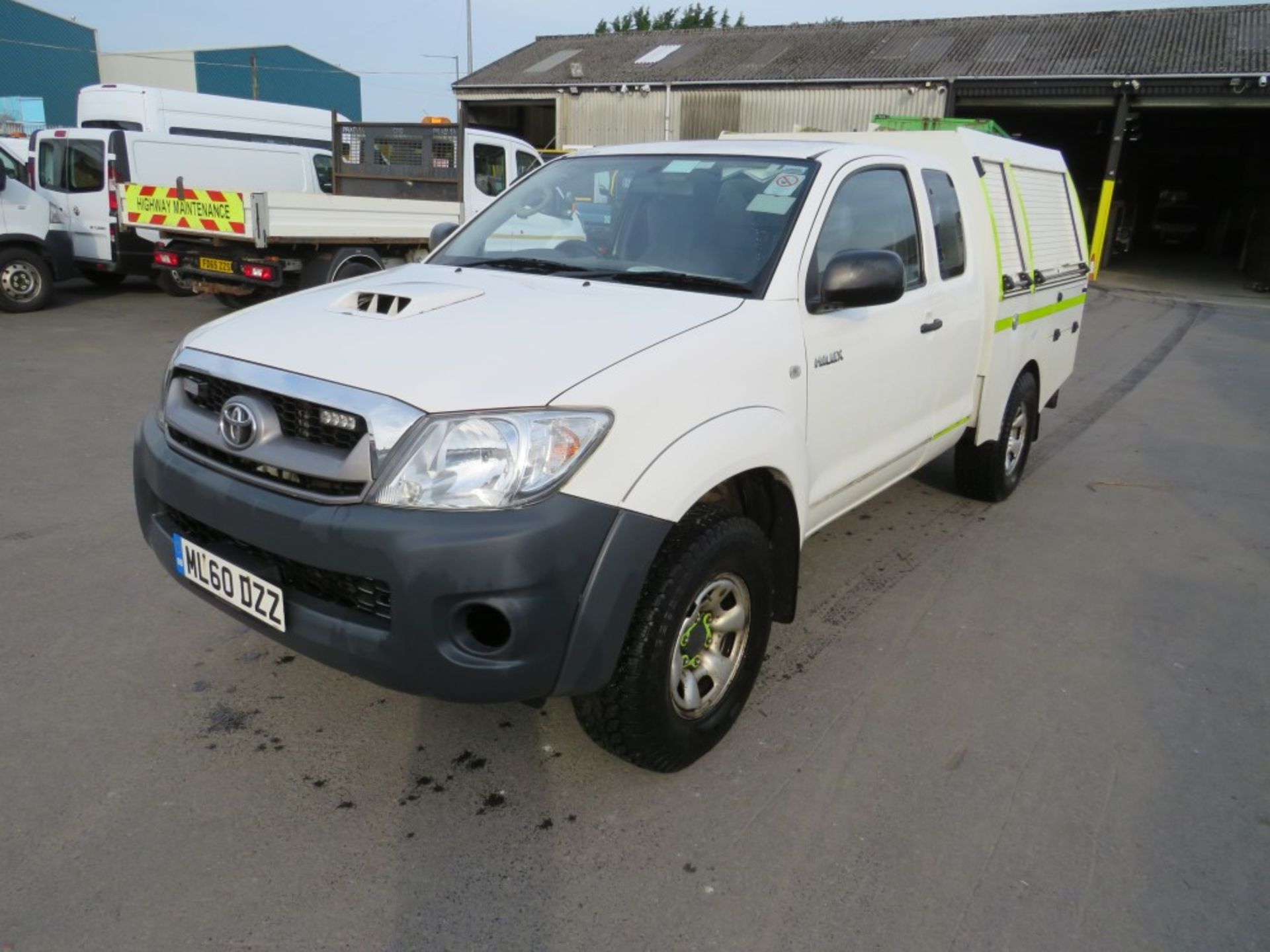 60 reg TOYOTA HILUX HL2 D-4D 4 X 4 ECB (DIRECT ELECTRICITY NW) 1ST REG 02/11, TEST 11/20, 101282M, - Image 2 of 5