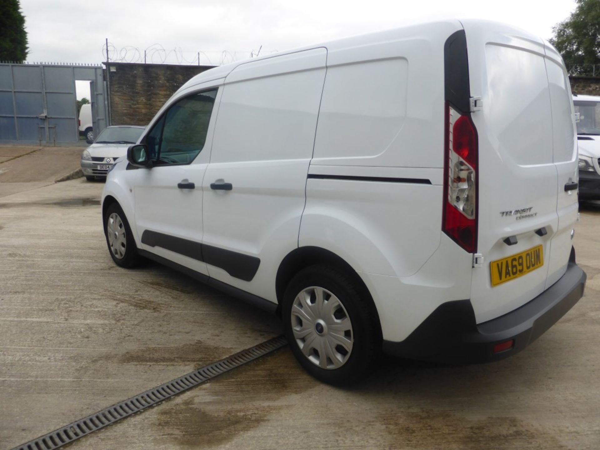 69 reg FORD TRANSIT CONNECT 220 TREND TDCI (LOCATION PADIHAM) 1ST REG 01/20, 207.9 MILES, PLY LINED, - Image 4 of 8
