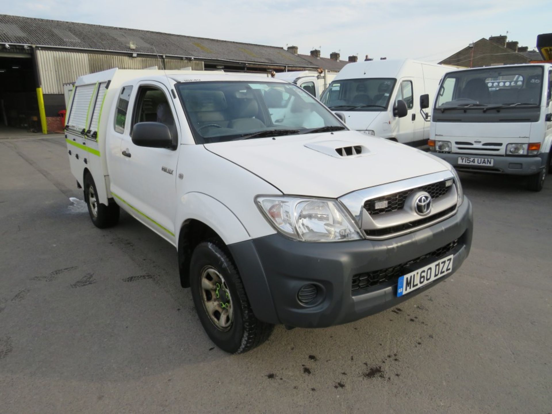 60 reg TOYOTA HILUX HL2 D-4D 4 X 4 ECB (DIRECT ELECTRICITY NW) 1ST REG 02/11, TEST 11/20, 101282M,