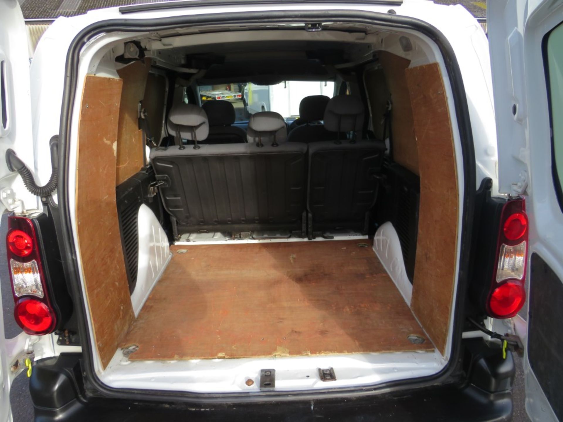 13 reg PEUGEOT PARTNER 5 SEAT CREWVAN, TWIN SIDE DOORS, MAXI, 1ST REG 03/13, TEST 02/21, 126718M - Image 5 of 7