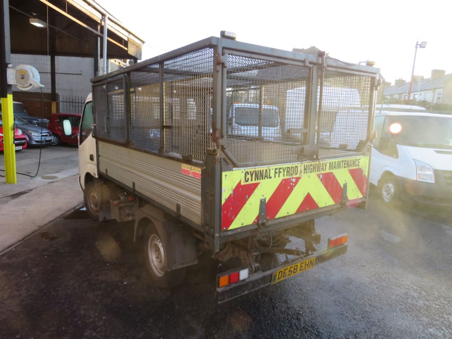 58 reg TOYOTA DYNA 300 D-4D SWB TIPPER (DIRECT COUNCIL) 1ST REG 11/08, 136368M, V5 HERE, 1 OWNER - Image 3 of 5