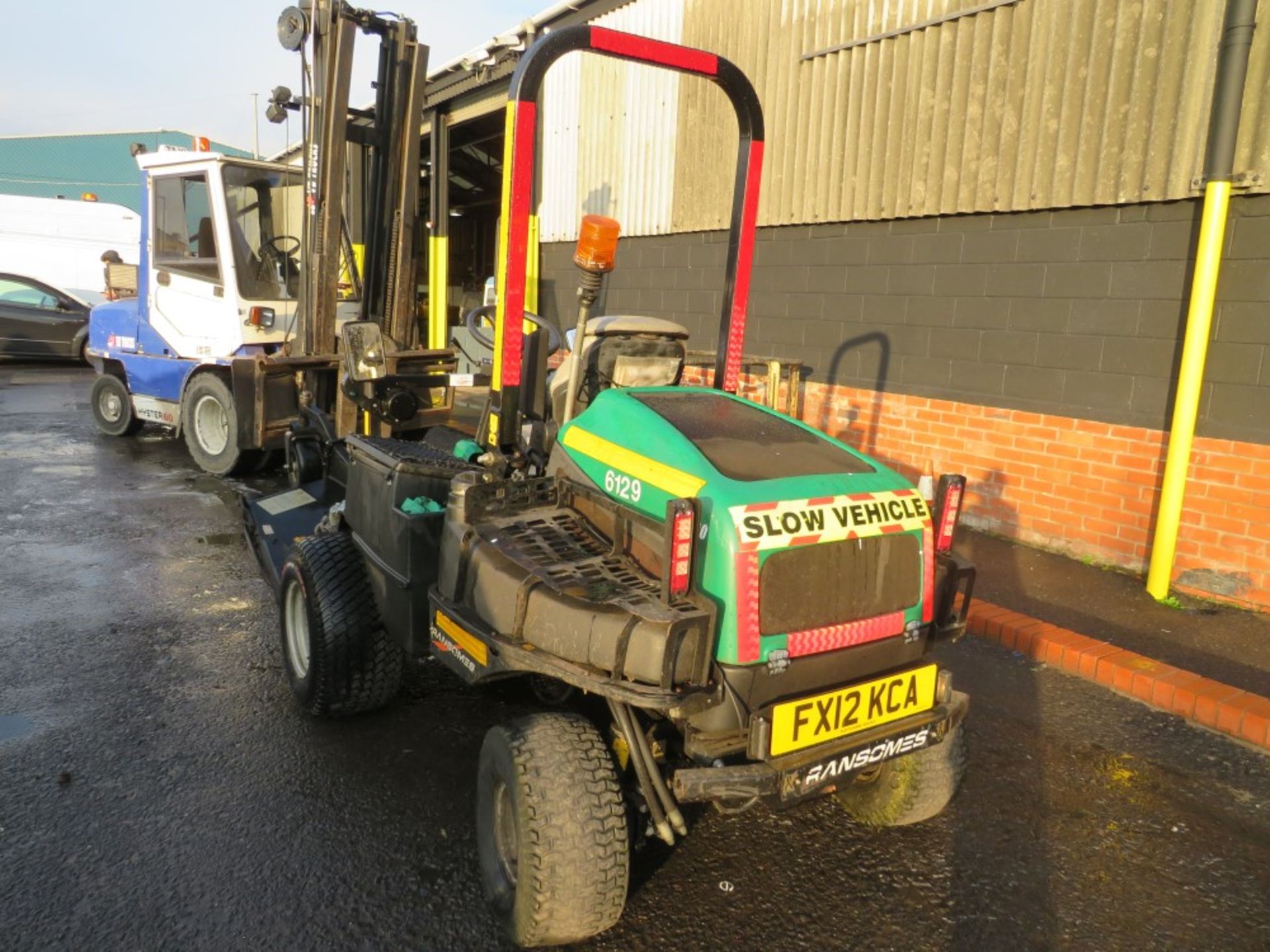 12 reg RANSOME HR300 RIDE ON MOWER (DIRECT COUNCIL) 1ST REG 06/12, 4637 HOURS, V5 HERE, 1 OWNER FROM - Image 2 of 5